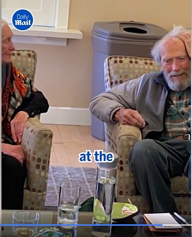 Dr. Jane Goodall und Clint Eastwood in einem Video vom 12. April 2024. | Quelle: Facebook/DailyMail