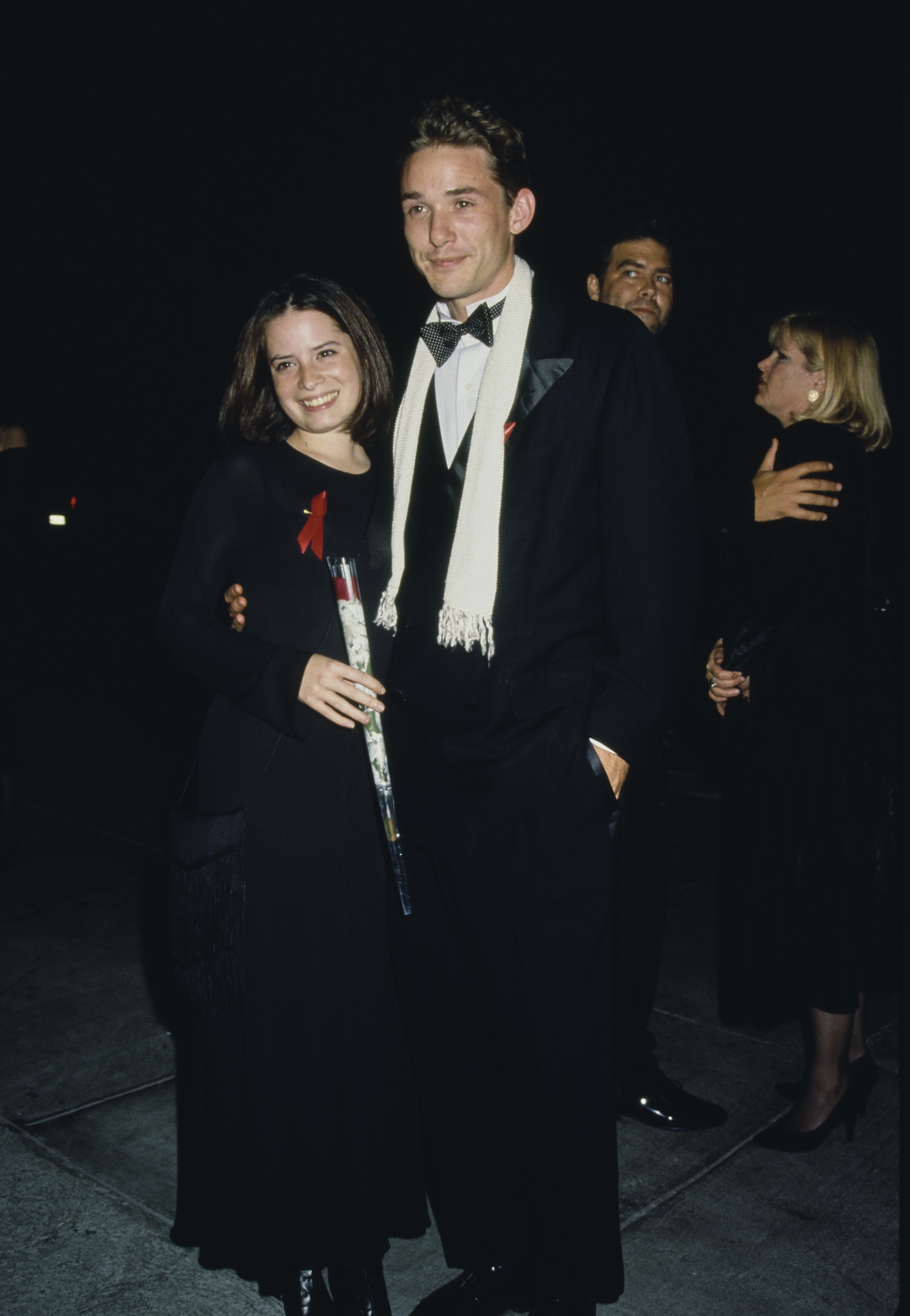 Holly Marie Combs und Bryan Smith besuchen die 45th Annual Primetime Emmy Awards in Pasadena, Kalifornien, am 18. September 1993.
