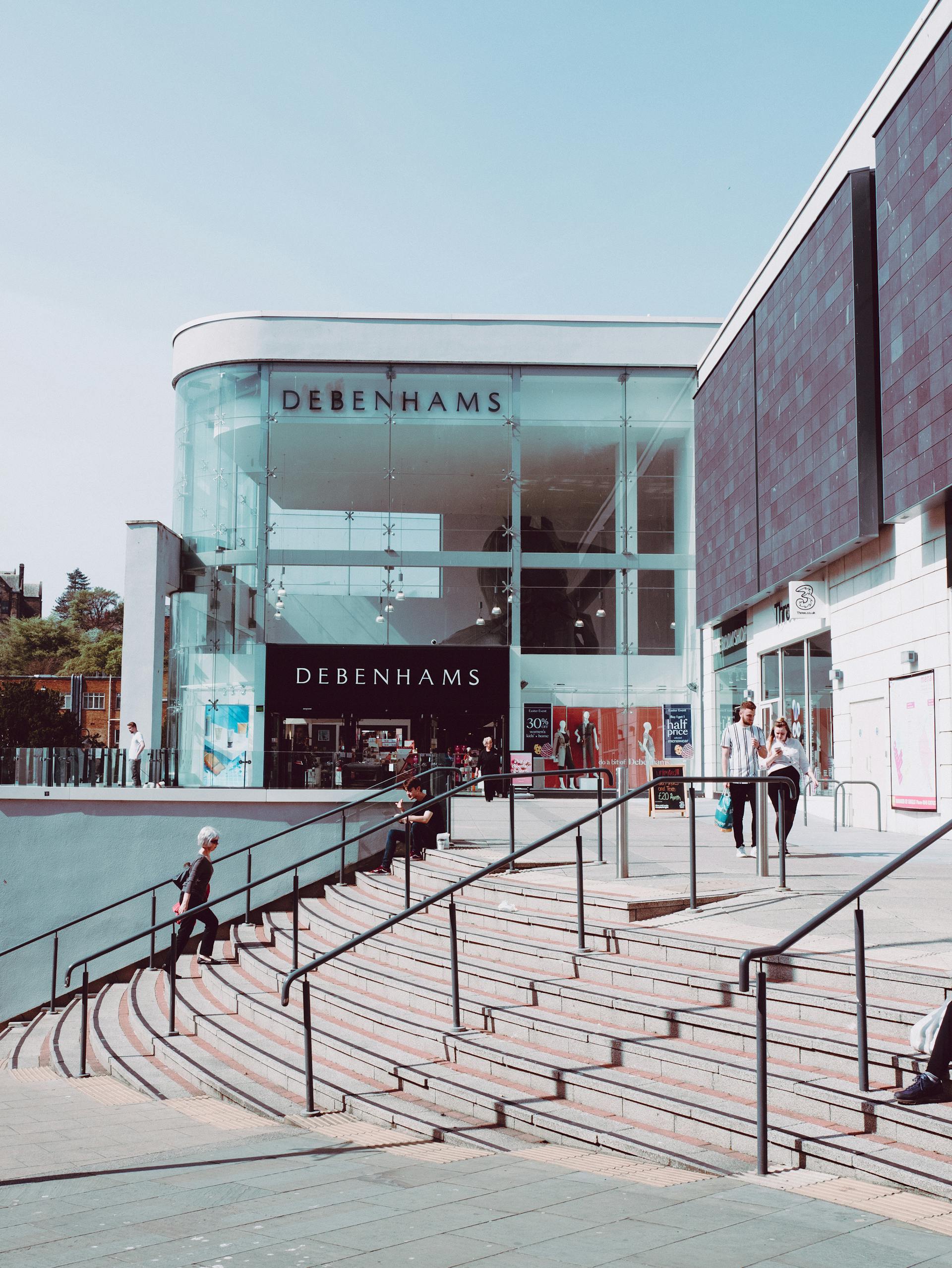 Der Eingang zu einem Einkaufszentrum | Quelle: Pexels