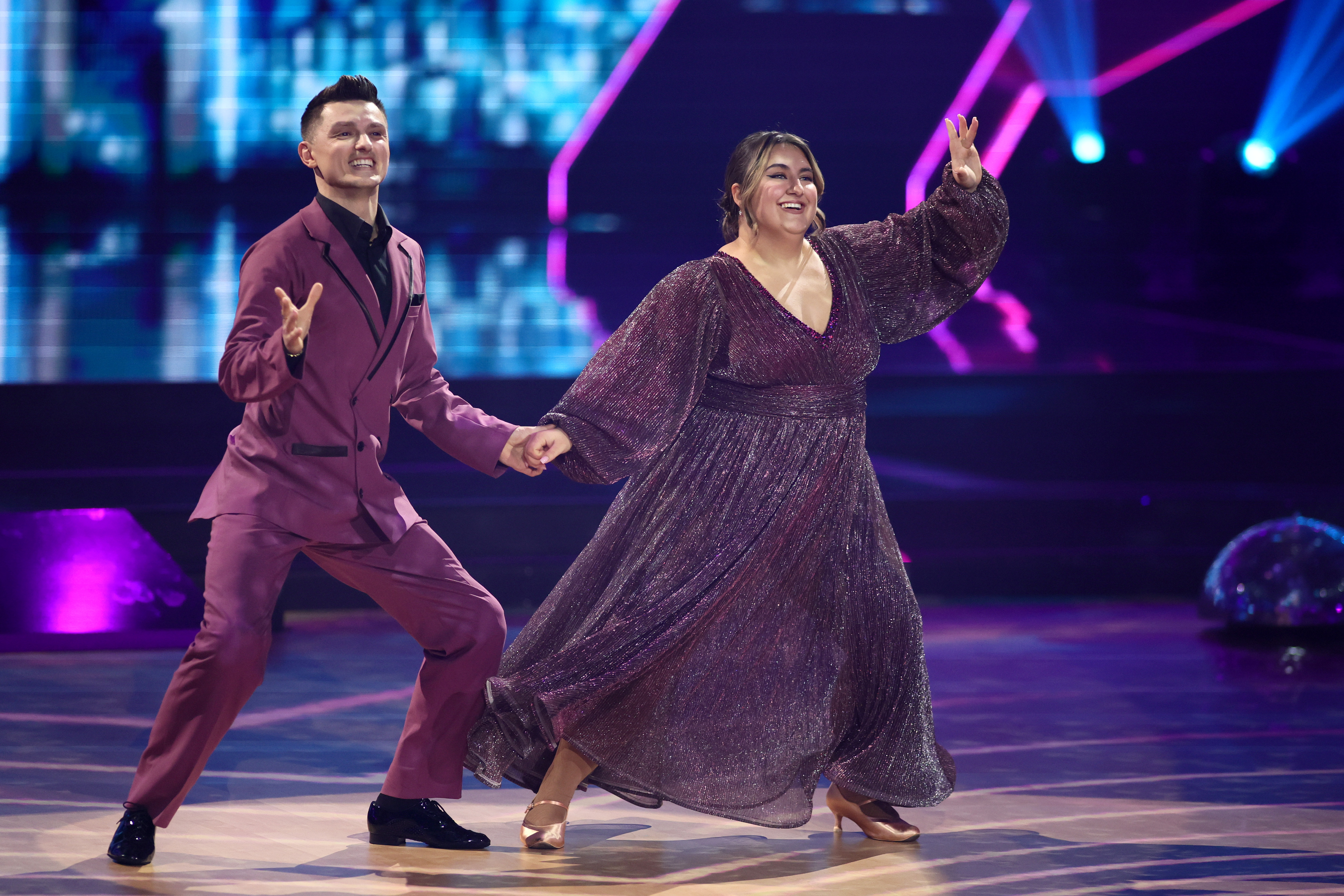Sandra Safiulov und Zsolt Sándor Cseke während eines „Let's Dance“-Auftritts am 7. März 2025 | Quelle: Getty Images