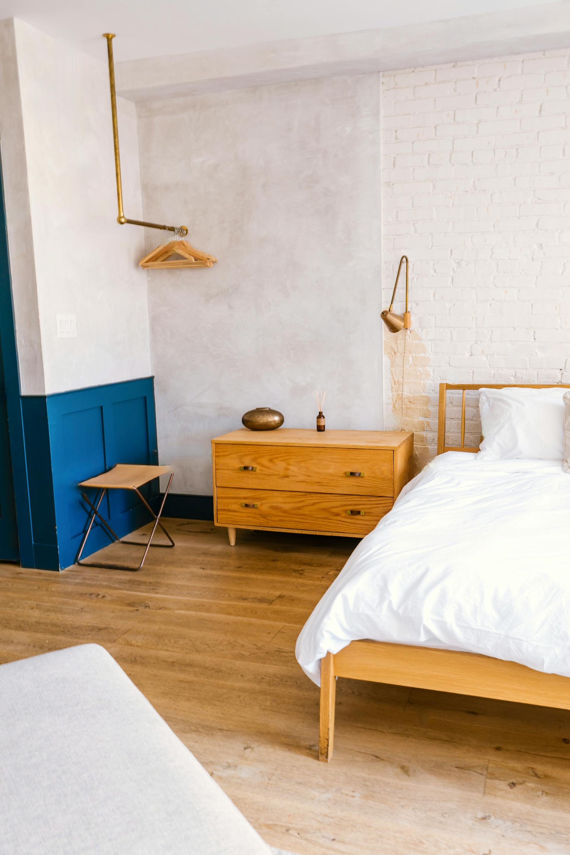 Ein kleines Hotelzimmer | Quelle: Pexels