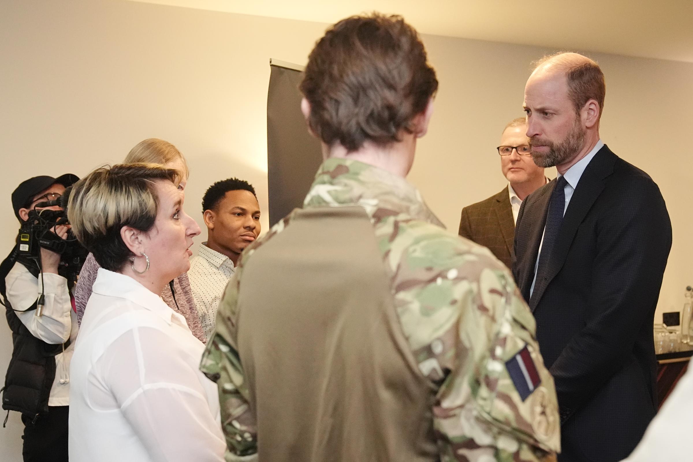 Prince of Wales, Schirmherr des College of Paramedics, spricht zu den Teilnehmern der ersten Emergency and Critical Care Conference am 15. Januar 2025 in Birmingham, England | Quelle: Getty Images