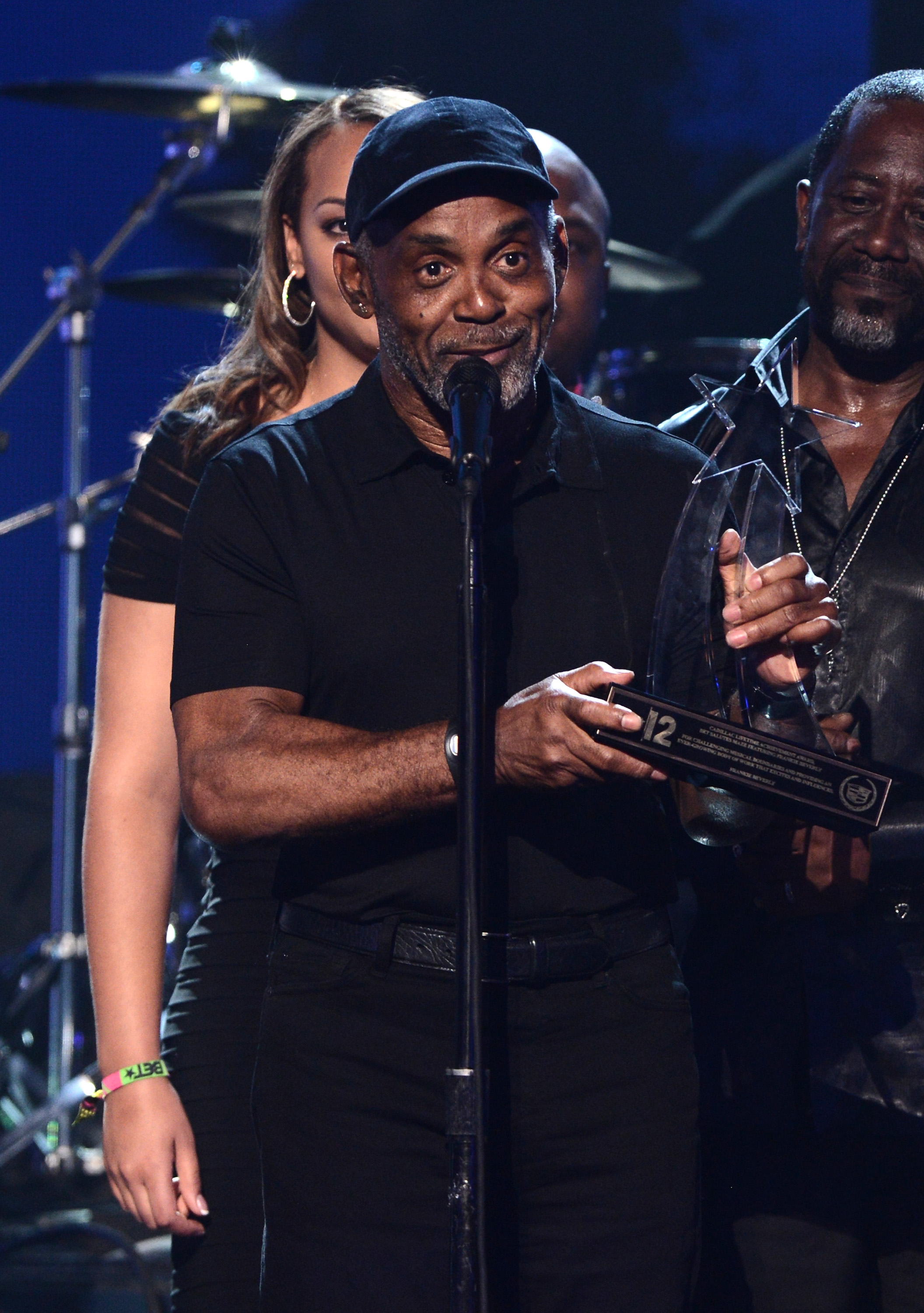 Frankie Beverly nimmt den Lifetime Achievement Award auf der Bühne während der BET Awards 2012 in Los Angeles, Kalifornien, am 1. Juli 2012 entgegen | Quelle: Getty Images