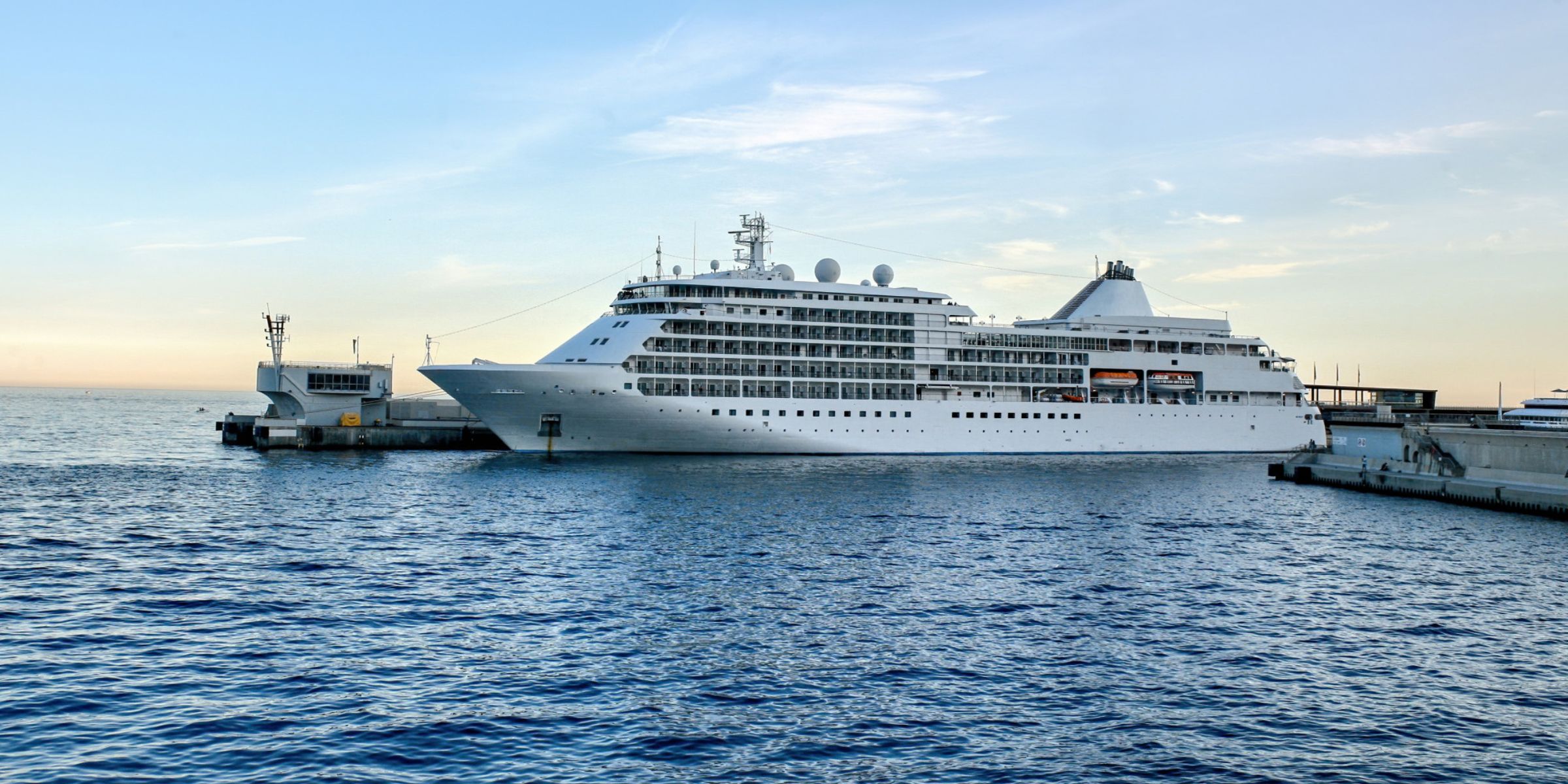 Ein Kreuzfahrtschiff | Quelle: Magnific