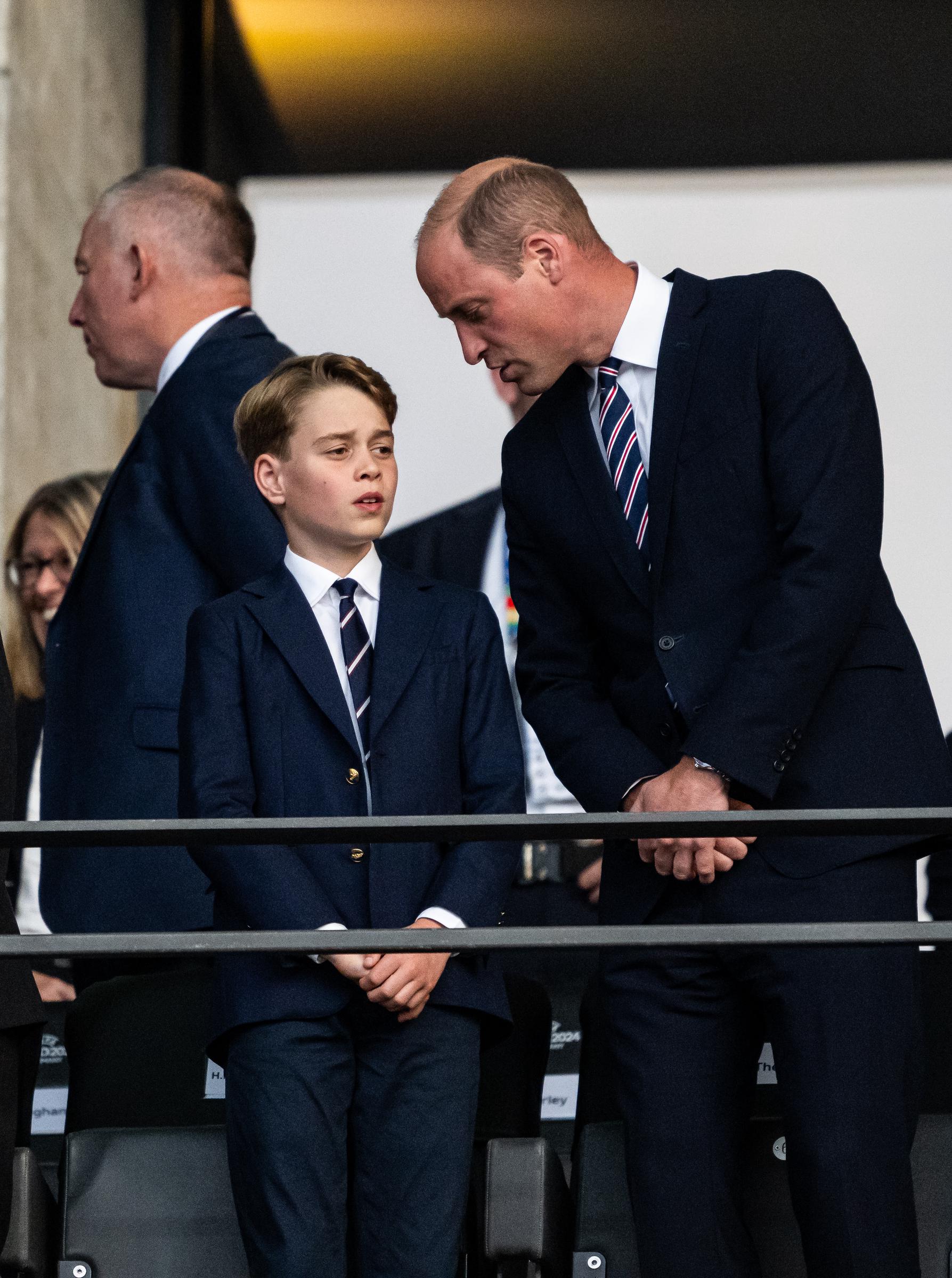 Prinz George und Prinz William beim Endspiel der UEFA EURO 2024 zwischen Spanien und England am 14. Juli 2024 in Berlin, Deutschland. | Quelle: Getty Images