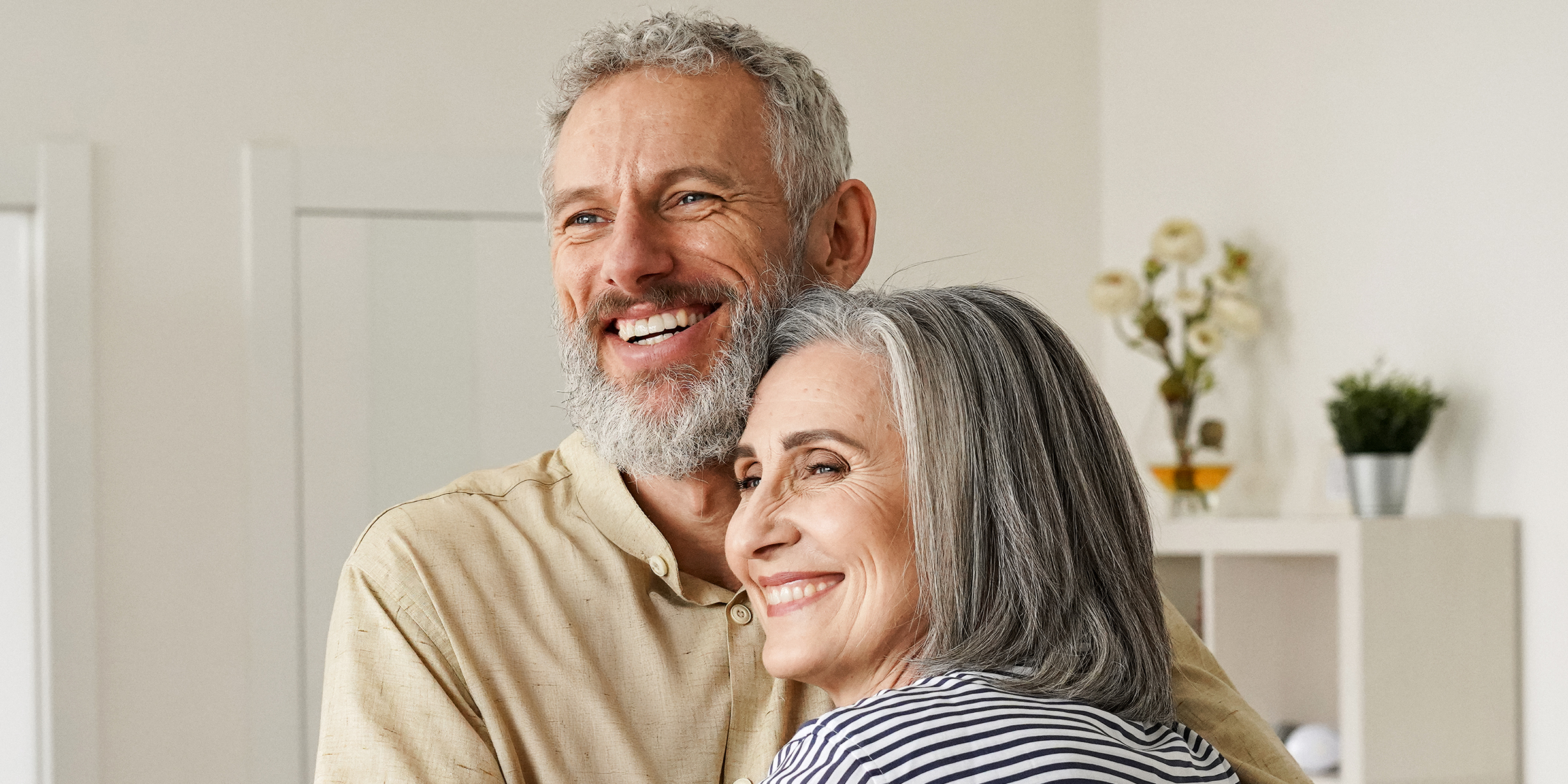 Ein lächelndes Paar | Quelle: Shutterstock