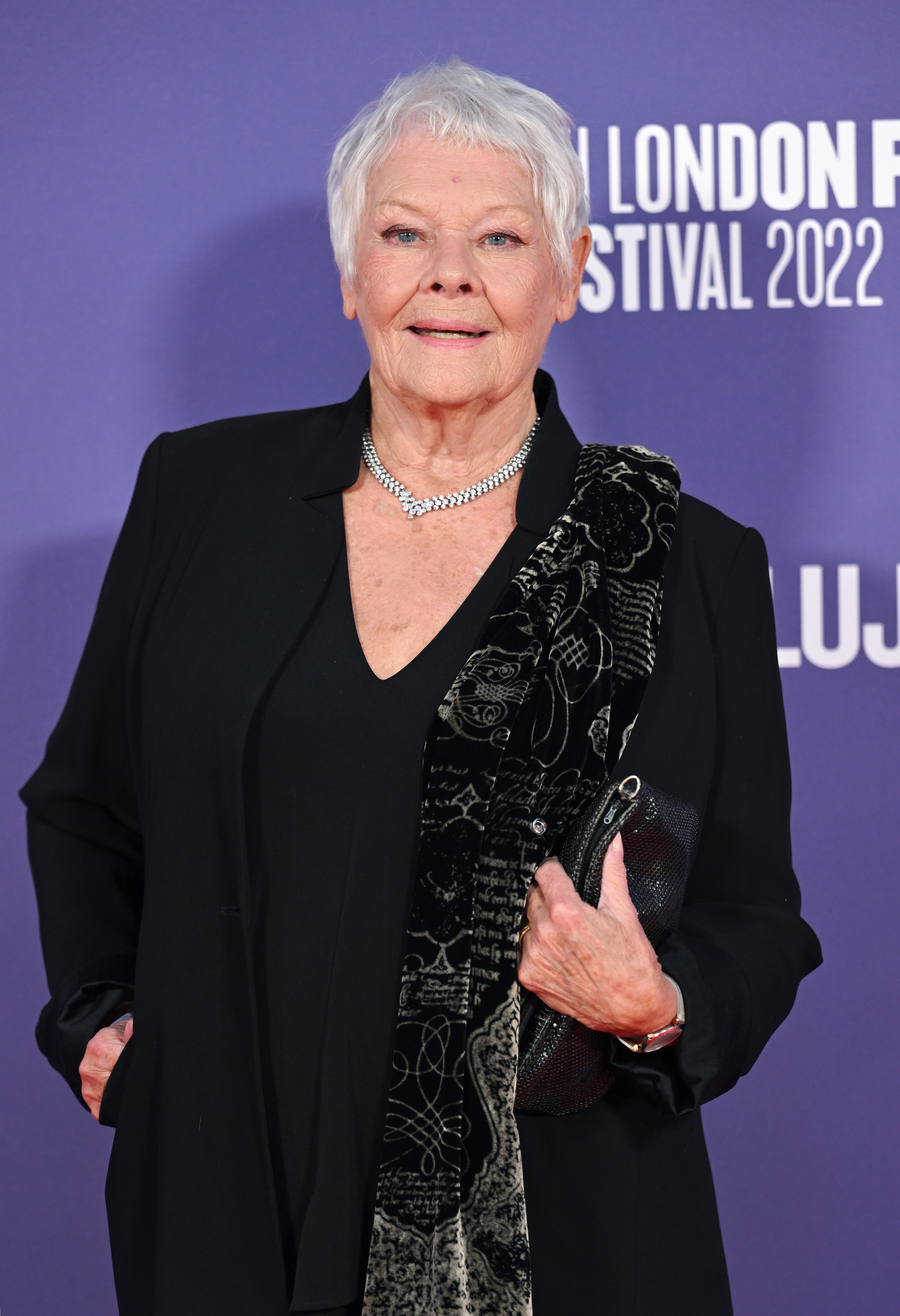 Dame Judi Dench besucht die Europapremiere von "Allelujah" auf dem 66. BFI London Film Festival in London, England, am 9. Oktober 2022. | Quelle: Getty Images