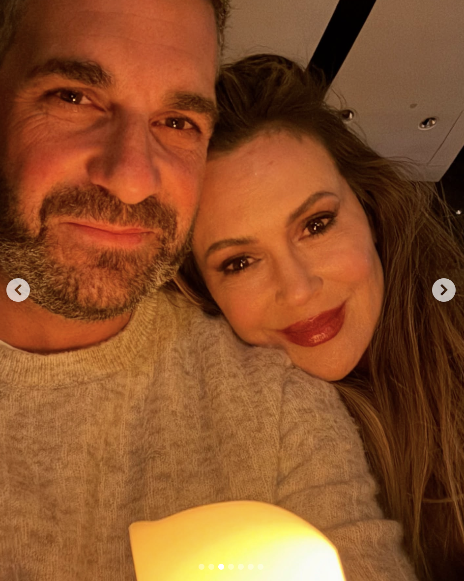 David Bugliari und Alyssa Milano auf einem Foto vom 20. Dezember 2024 | Quelle: Instagram/milano_alyssa