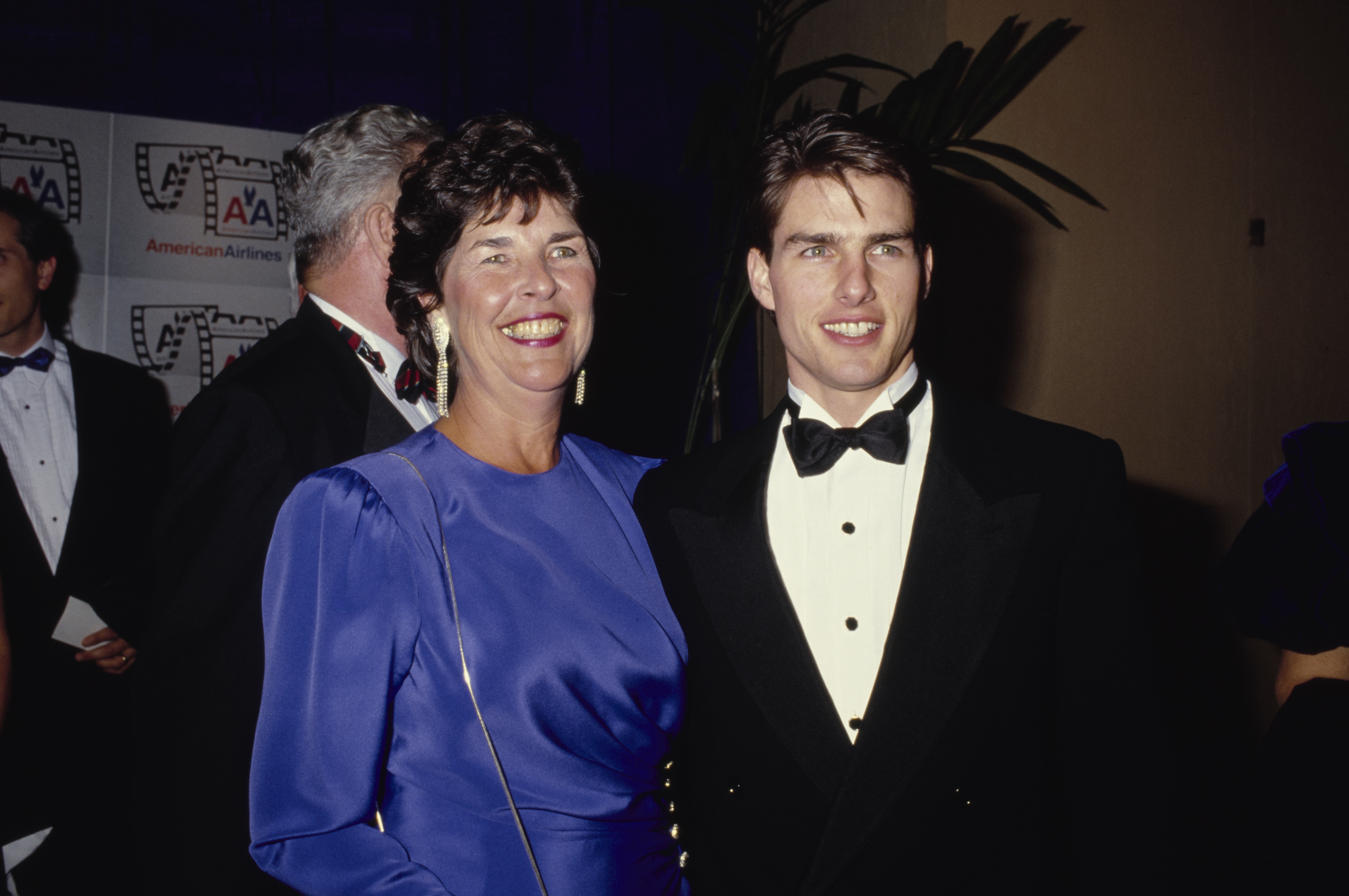 Mary Lee Pfeiffer und Tom Cruise bei den 8th Annual American Cinema Awards in Beverly Hills, 1991 | Quelle: Getty Images