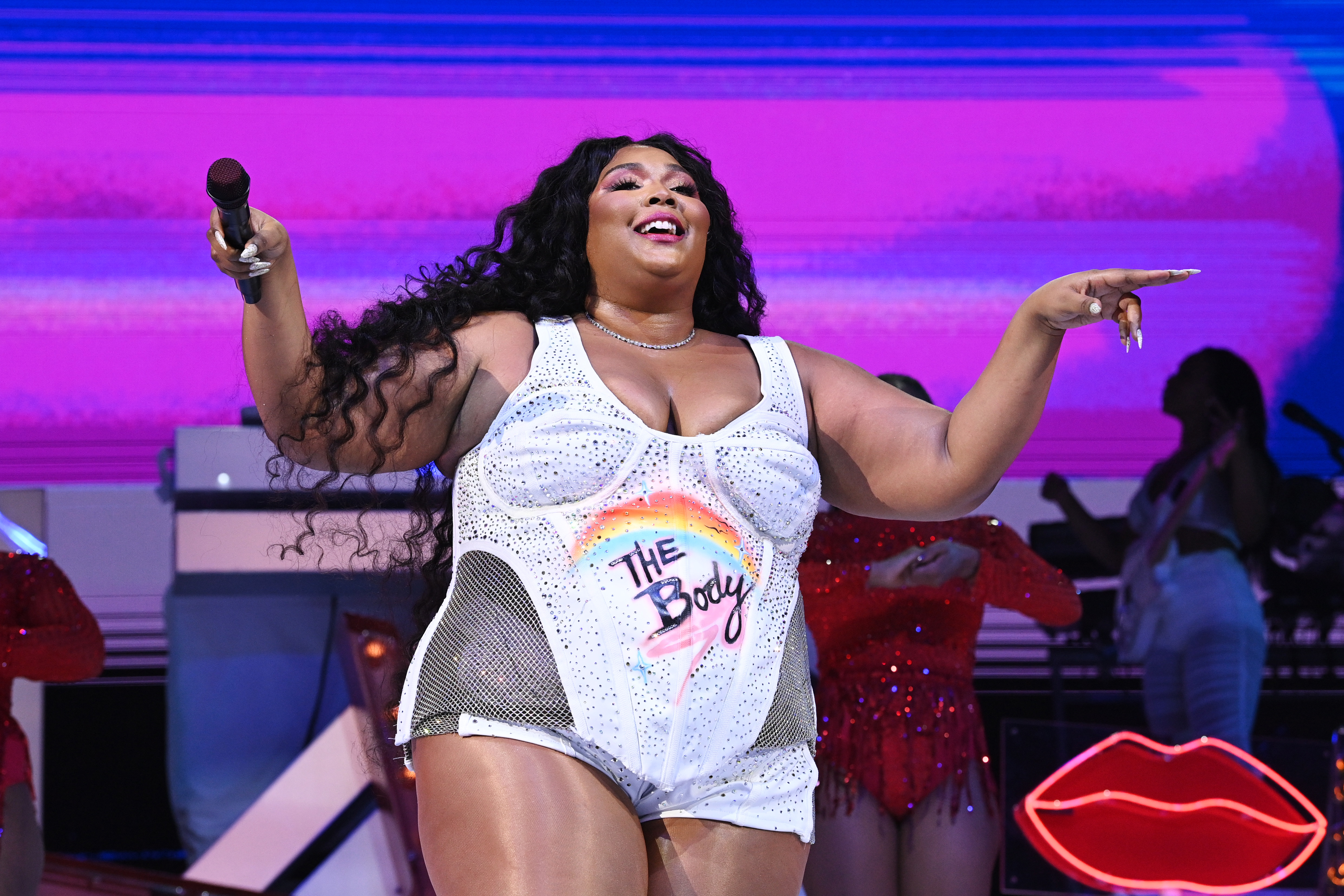 Lizzo tritt am 4. Dezember 2021 in Miami Beach, Florida, live aus Miami Beach auf. | Quelle: Getty Images