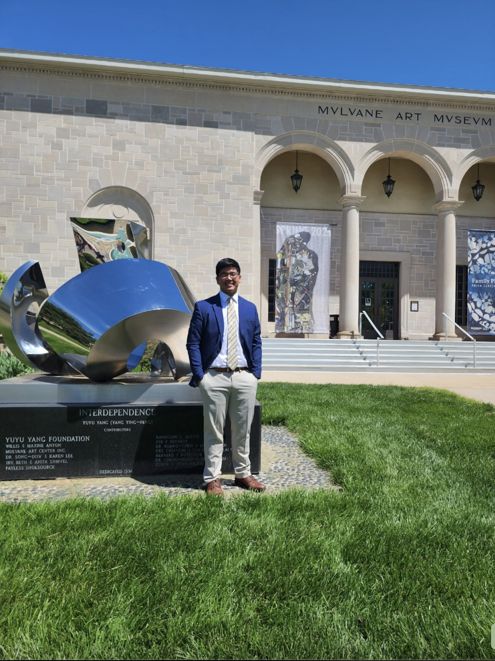 Austin Tran ist auf einem Bild zu sehen, das am 6. Mai 2025 geteilt wurde | Quelle: Facebook/Austin Tran ist an der University of Notre Dam zu sehen, datiert auf den 6. April 2025 | Quelle: Facebook/anntravels2