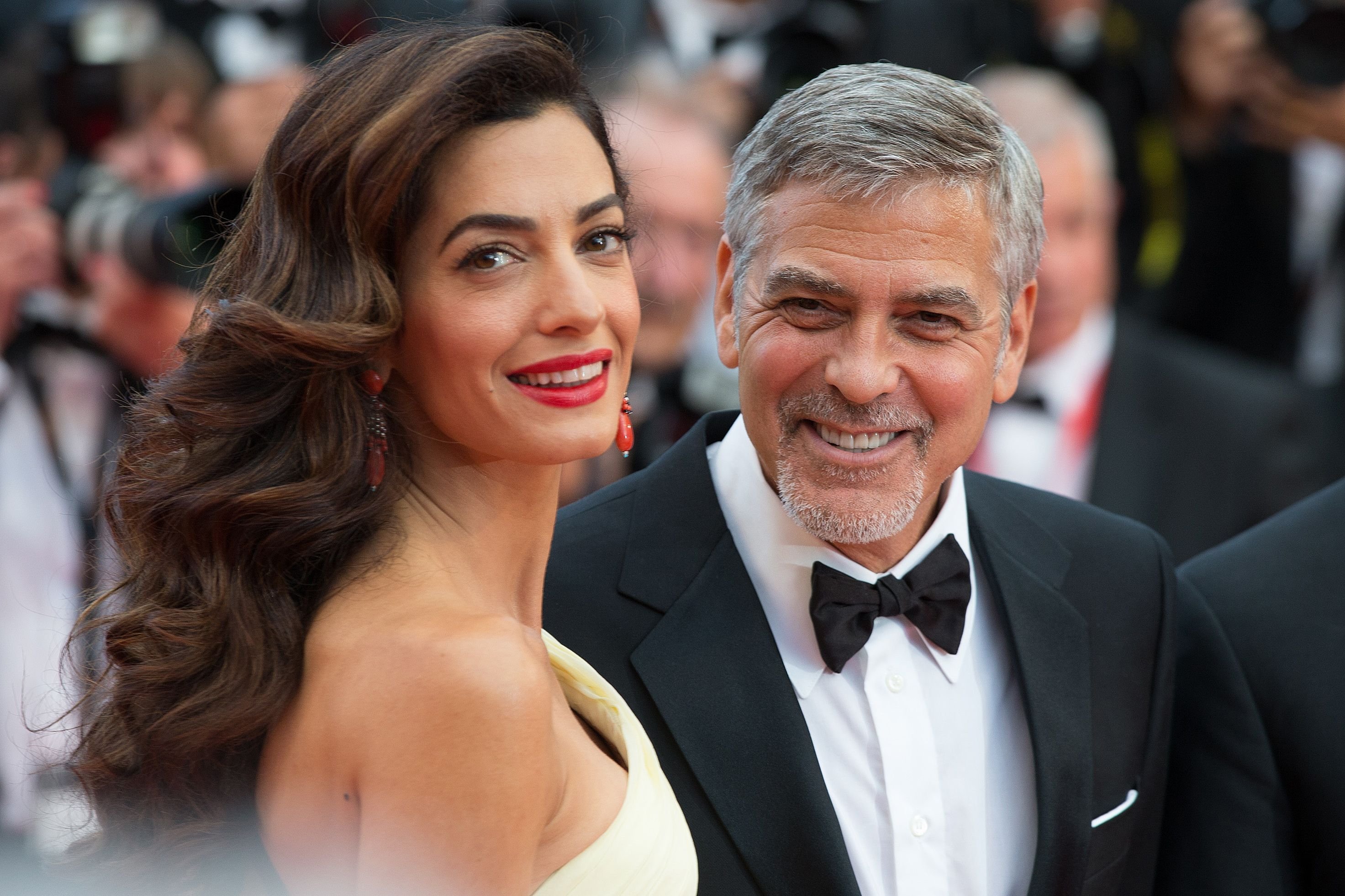 George und Amal Clooney bei den Filmfestspielen von Cannes 2016 für die Vorführung von "Money Monster" | Quelle: Shutterstock