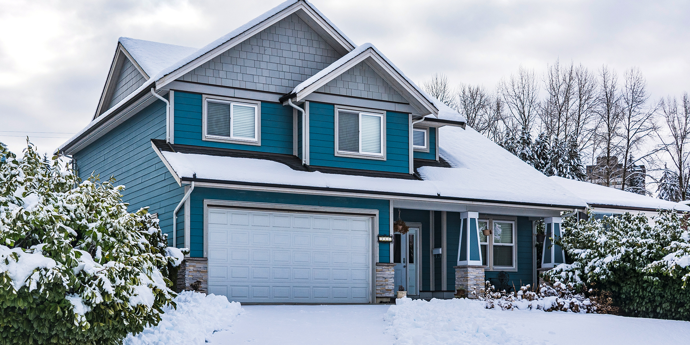 Ein malerisches Haus im Winter | Quelle: Shutterstock