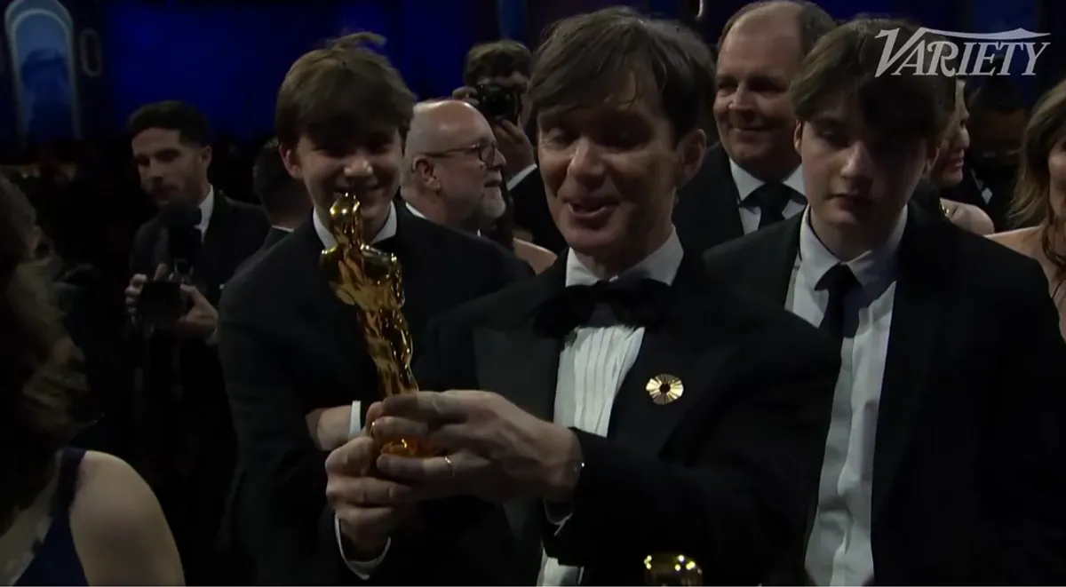 Cillian Murphy mit seinen Söhnen Malachy und Aran Murphy | Quelle: Twitter/atryinghazyhead/