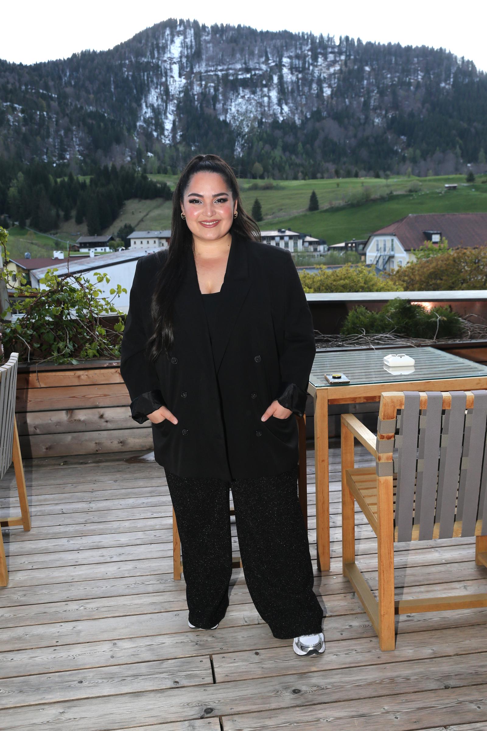 Bahar Kizil bei der Veranstaltung „Balance Boost“ zur Einführung der neuen Marke von Cathy Hummels im Posthotel am Achensee am 27. April 2024 in Achenkirch, Österreich | Quelle: Getty Images