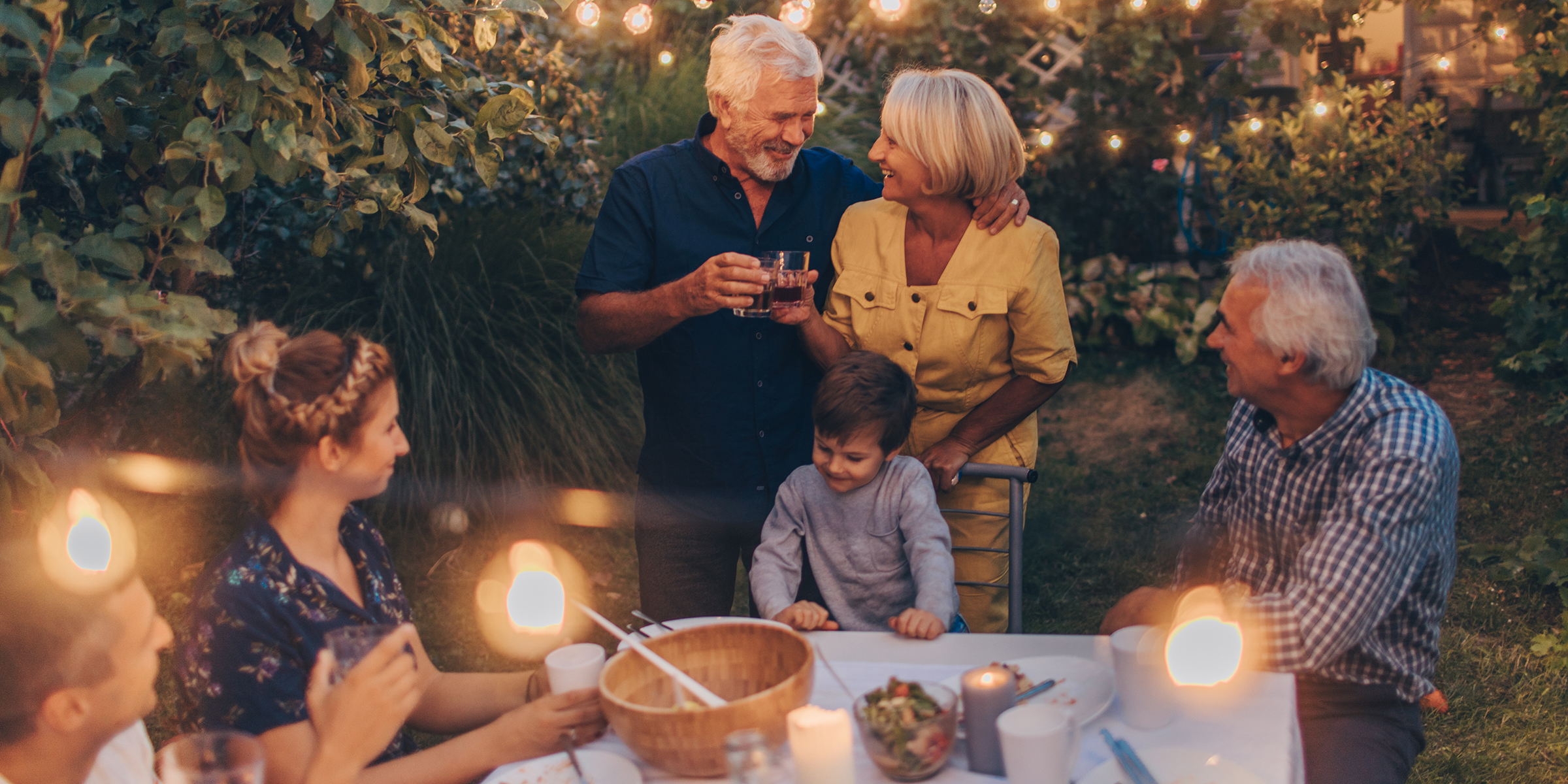 Eine Familie beim Abendessen | Quelle: Getty Images