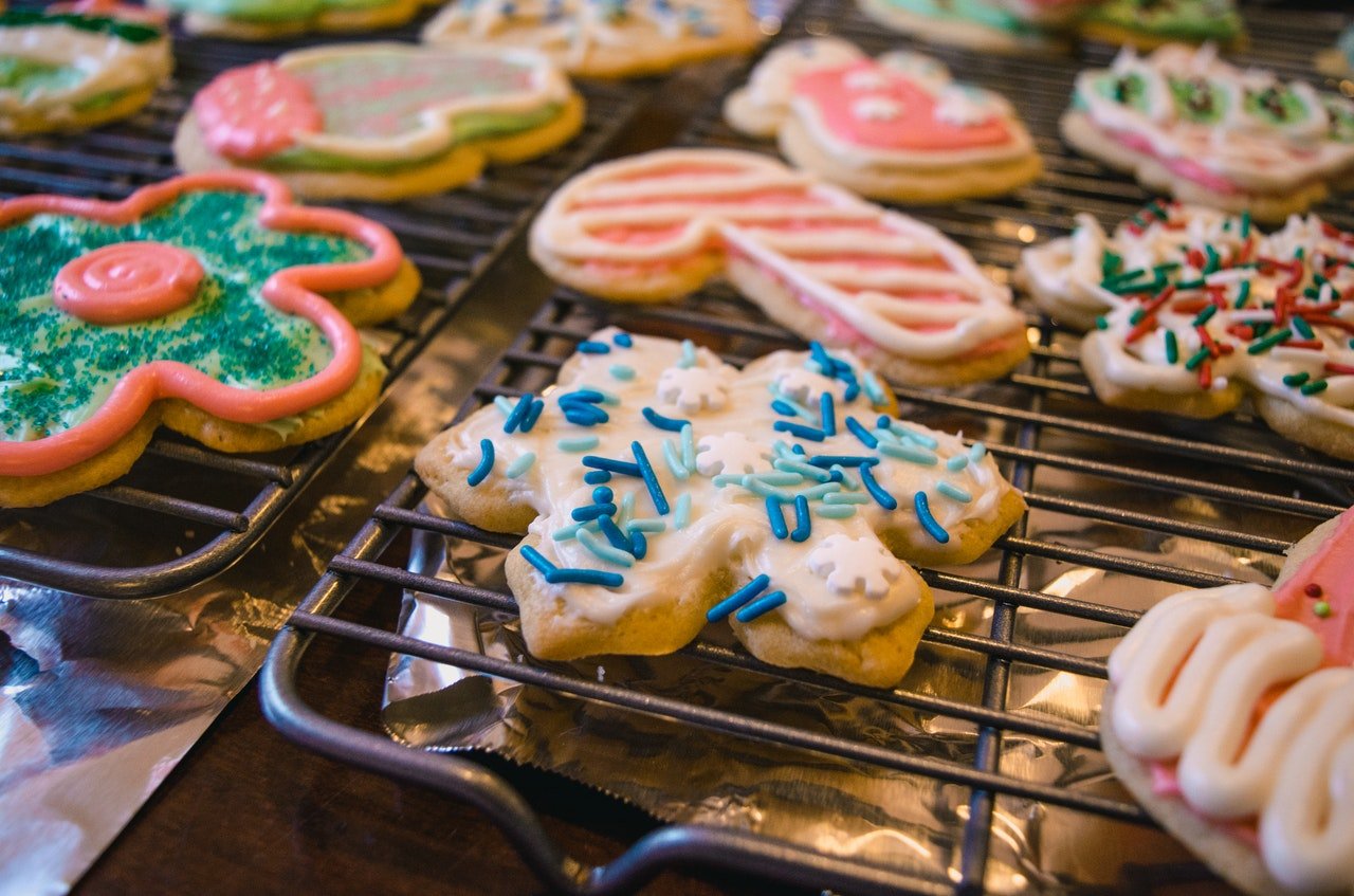 Sie haben gemeinsam Kekse verziert. | Quelle: Pexels