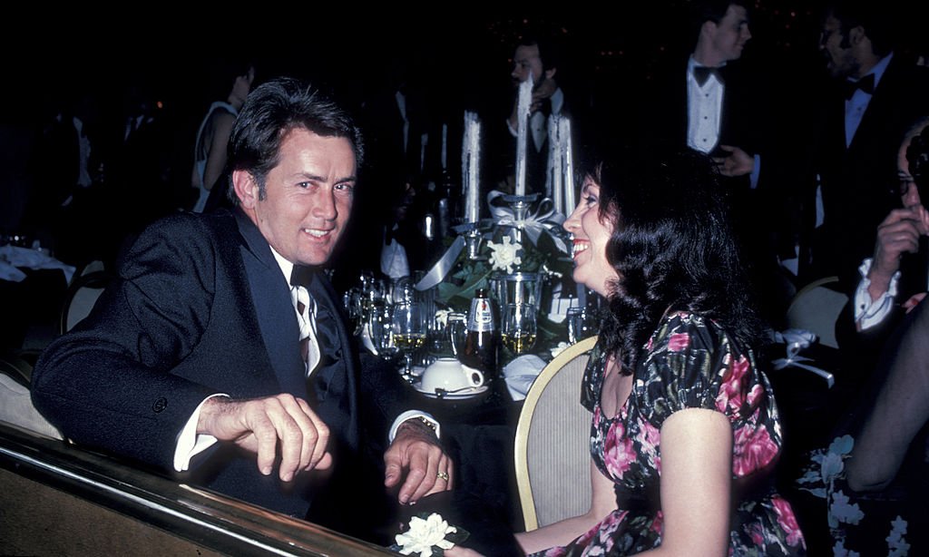 Martin Sheen und Janet Sheen während der "Insight"-Gala zu Ehren von Jack Albertson - 21. März 1980, in Beverly Hills | Quelle: Getty Images
