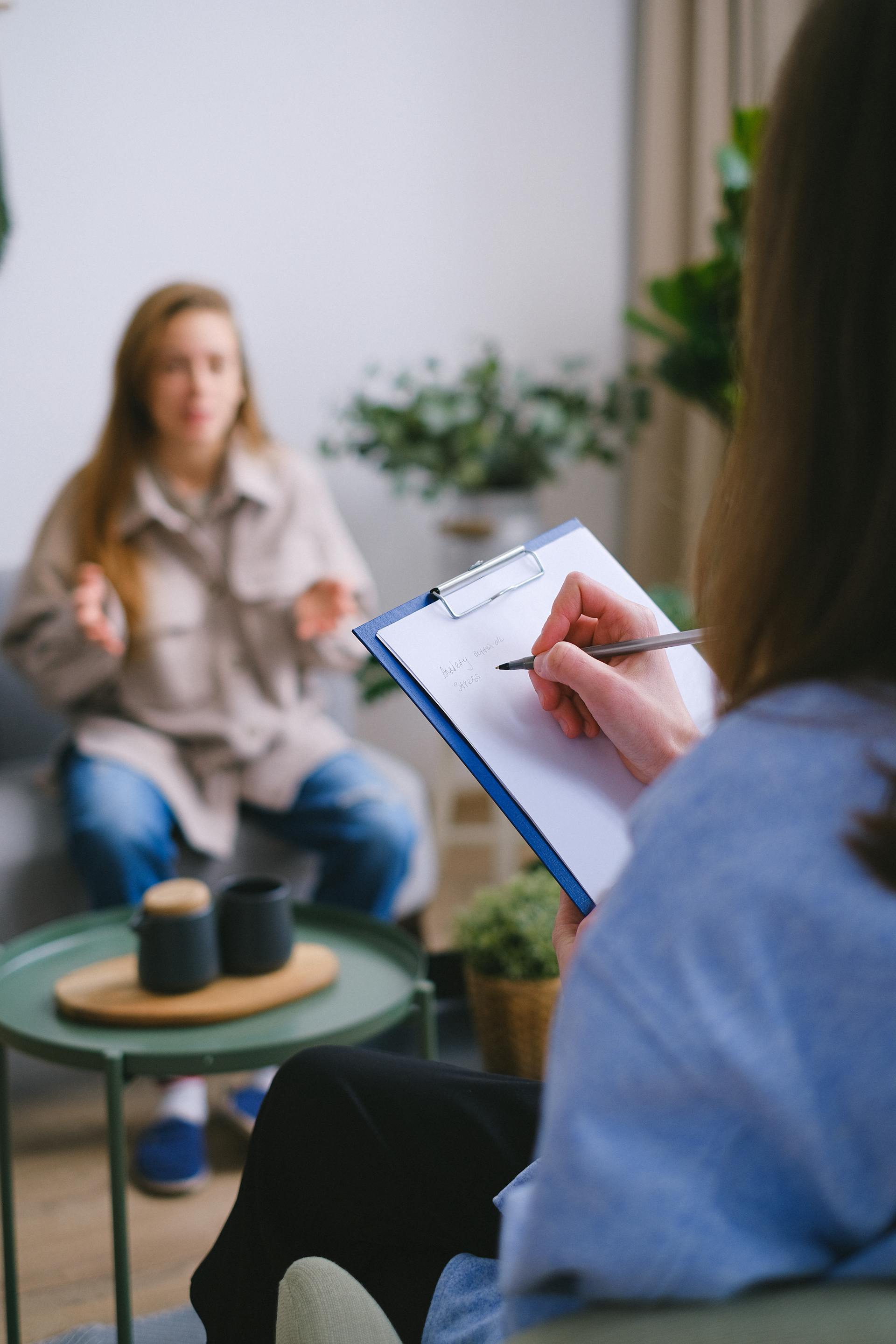 Eine Frau während einer Therapiesitzung | Quelle: Pexels