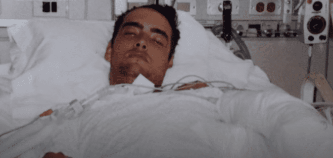 Ryan Corbin nach einem schrecklichen Unfall im Krankenhaus | Quelle: YouTube/the700club