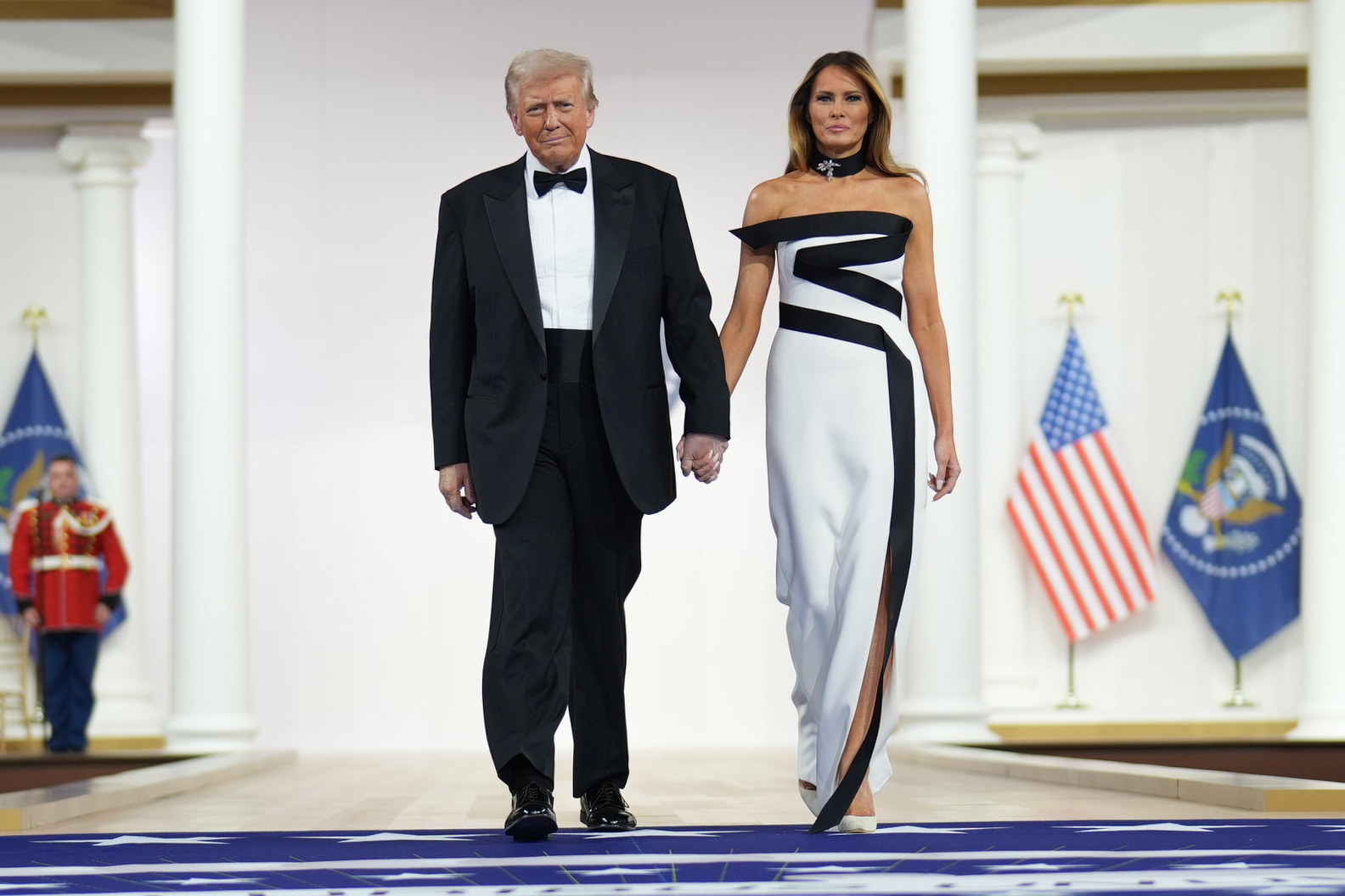 Präsident Donald Trump und First Lady Melania Trump kommen am 20. Januar 2025 zum Commander-in-Chief-Inaugurationsball im Walter E. Washington Convention Center in Washington, D.C., an. | Quelle: Getty Images