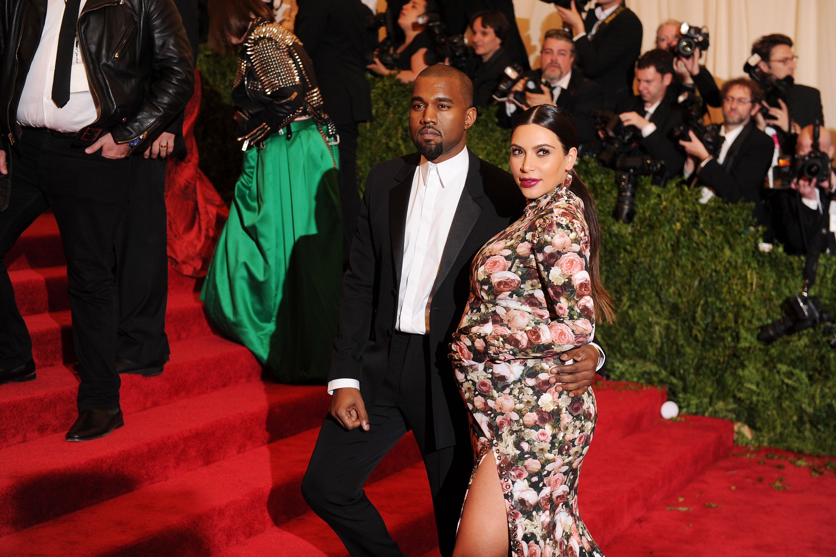 Kanye West und Kim Kardashian während der Costume Institute Gala für die Ausstellung "PUNK: Chaos to Couture" im Metropolitan Museum of Art am 6. Mai 2013 in New York City. | Quelle: Getty Images