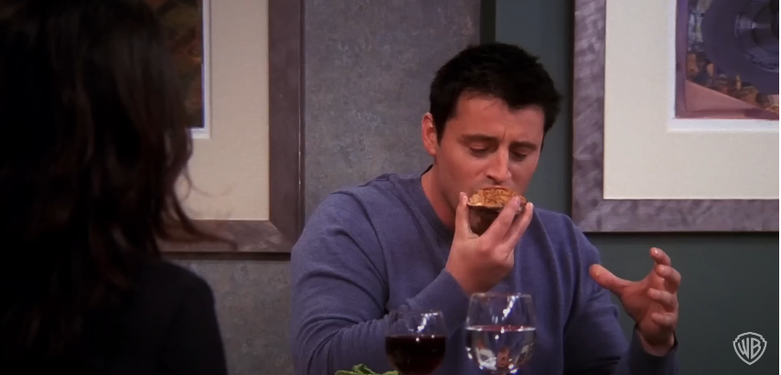 Ein Foto von Matt LeBlanc als Joey Tribbiani in "Friends" | Quelle: YouTube/@warnerbrostv