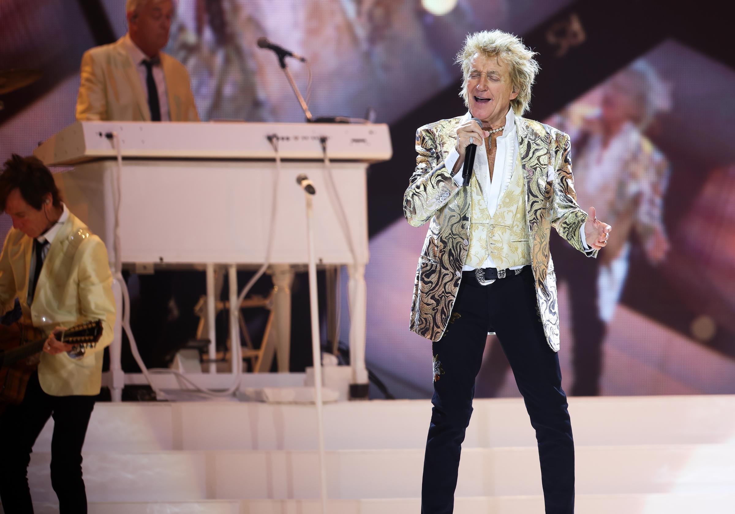 Rod Stewart bei einem Auftritt in der Tele2 Arena am 8. Juni 2024 in Stockholm, Schweden. | Quelle: Getty Images