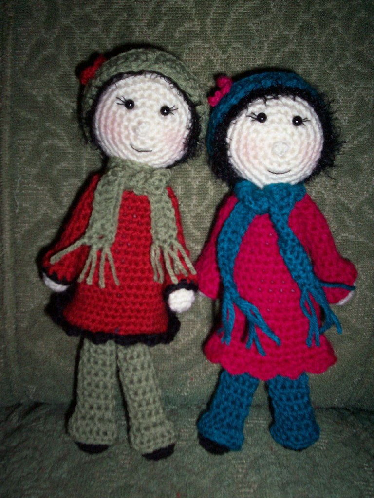 Zwei gehäkelte Puppen | Quelle: Flickr