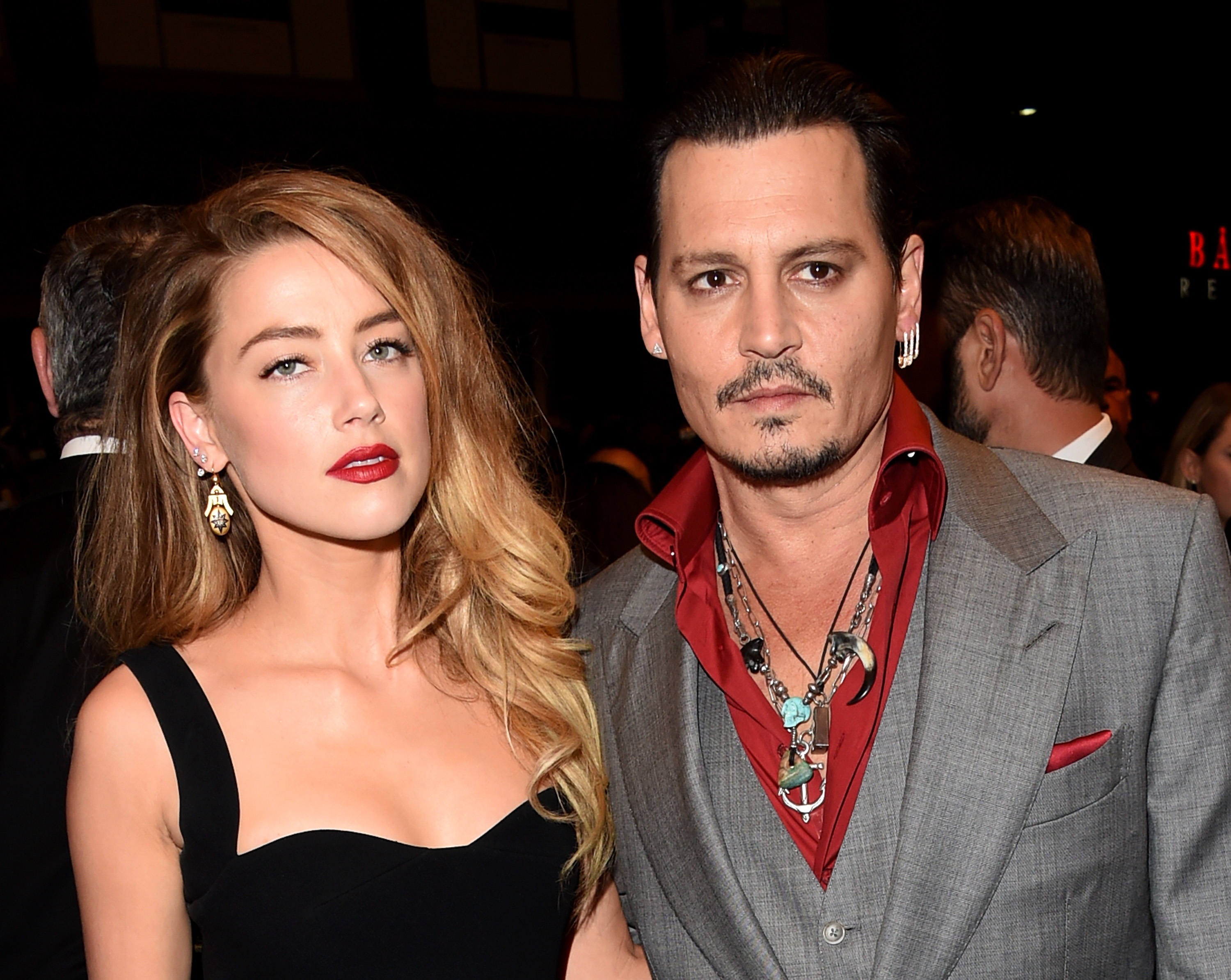 Amber Heard und Johnny Depp besuchen die "Black Mass"-Premiere während des Toronto International Film Festivals 2015 im The Elgin am 14. September 2015 in Toronto, Kanada. | Quelle: Getty Images