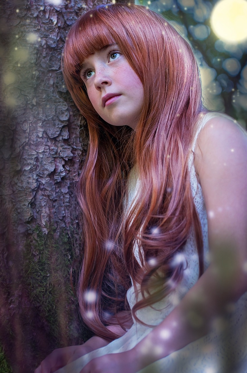 Ein kleines Mädchen mit roten Haaren | Quelle: Pixabay