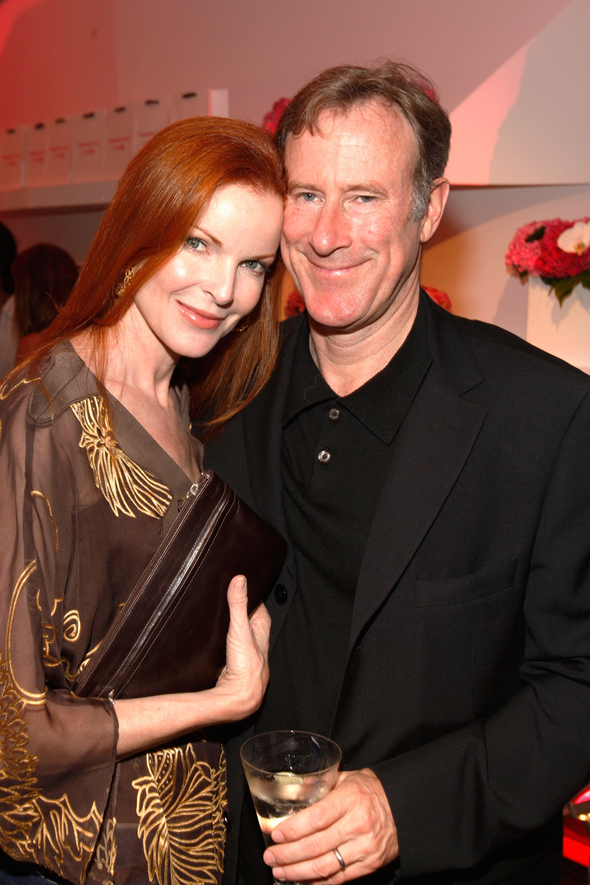 Marcia Cross und Tom Mahoney auf der Launch-Party für den BlackBerry 8330 Pink Curve am 27. August 2008 in Los Angeles, Kalifornien. | Quelle: Getty Images