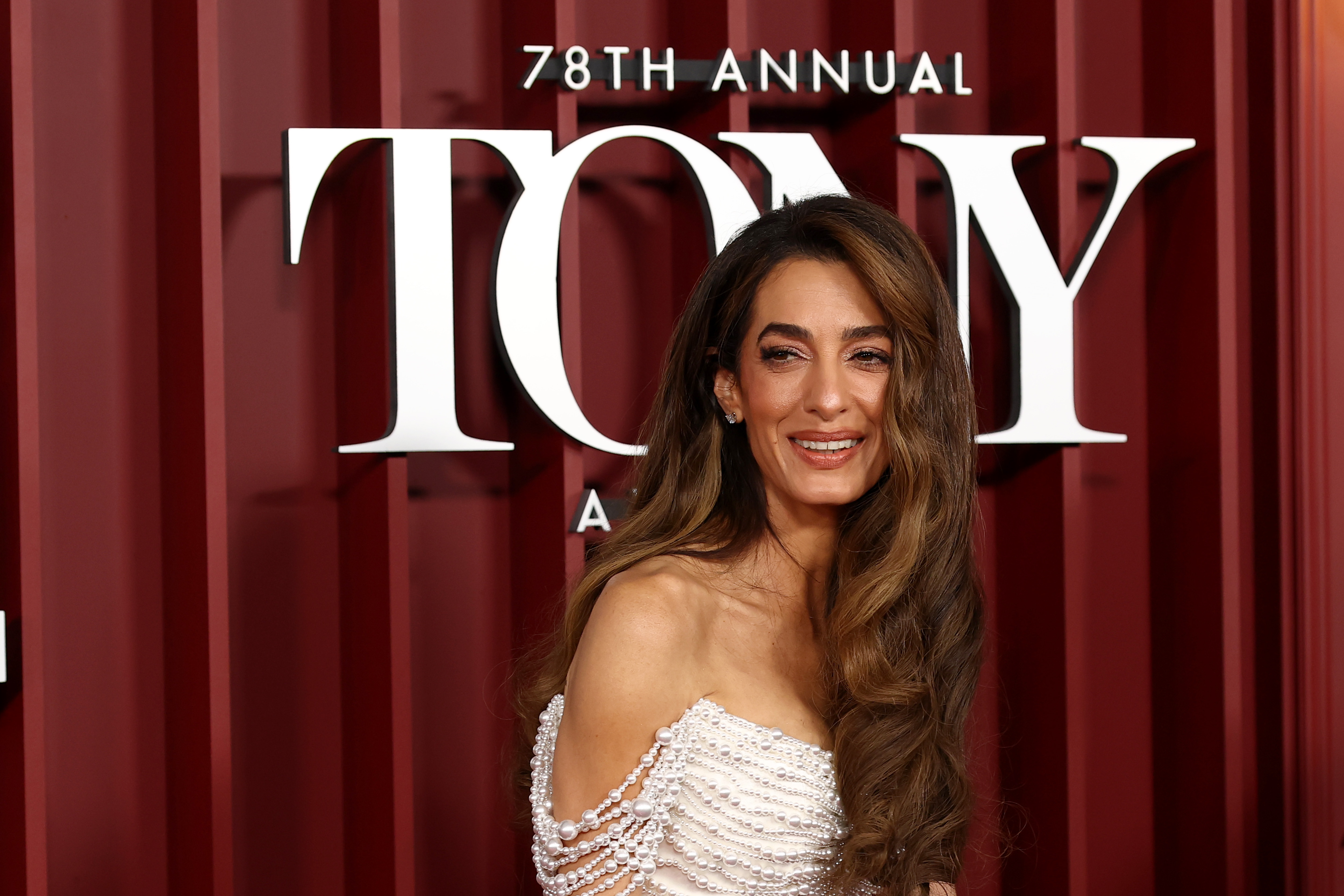 Amal Clooney besucht die 78th Annual Tony Awards am 8. Juni 2025 in New York City. | Quelle: Getty Images