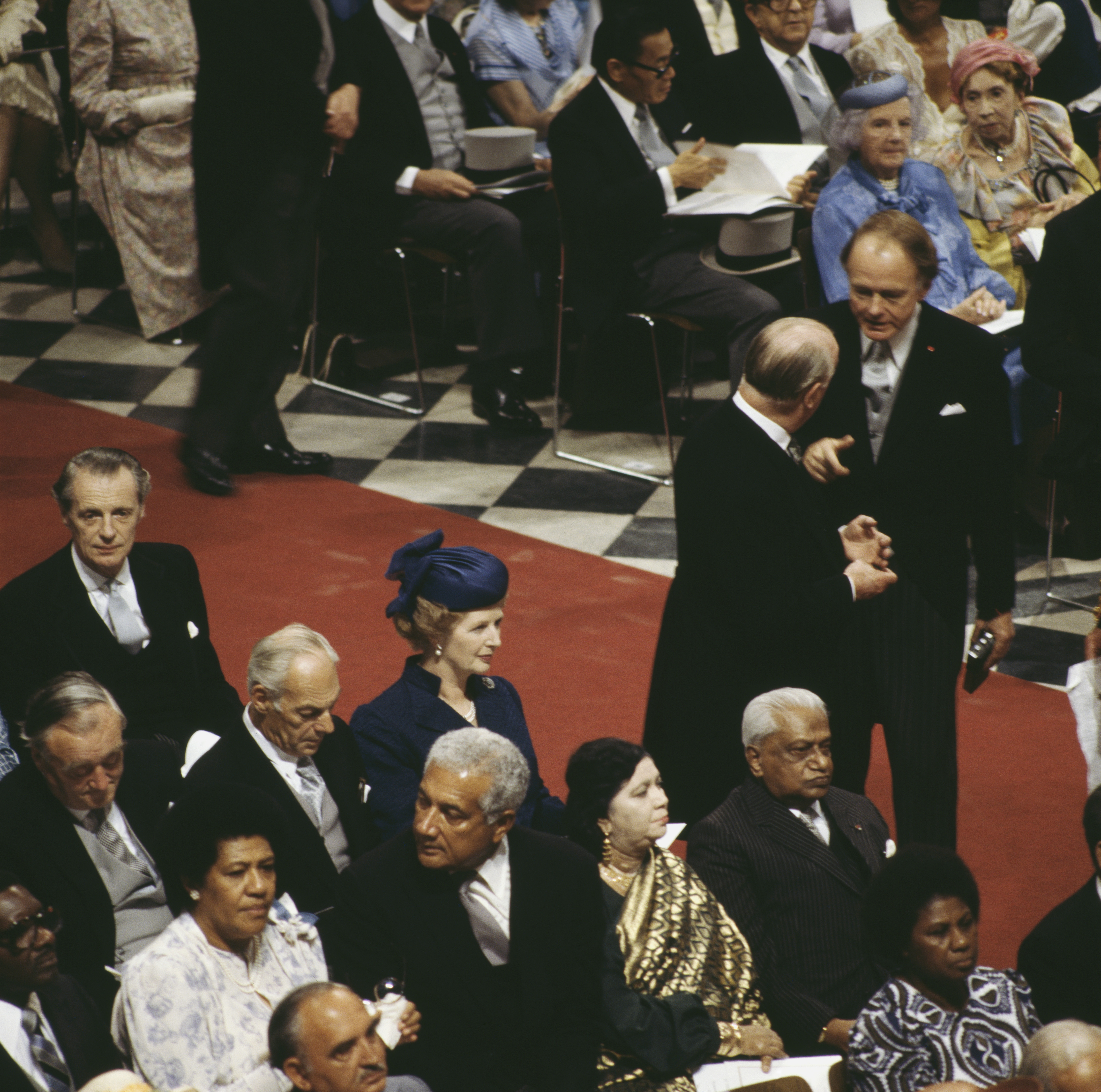 Margaret Thatcher und Denis Thatcher während der Hochzeit von Prinz Charles und Lady Diana Spencer am 29. Juli 1981 in London, England. | Quelle: Getty Images