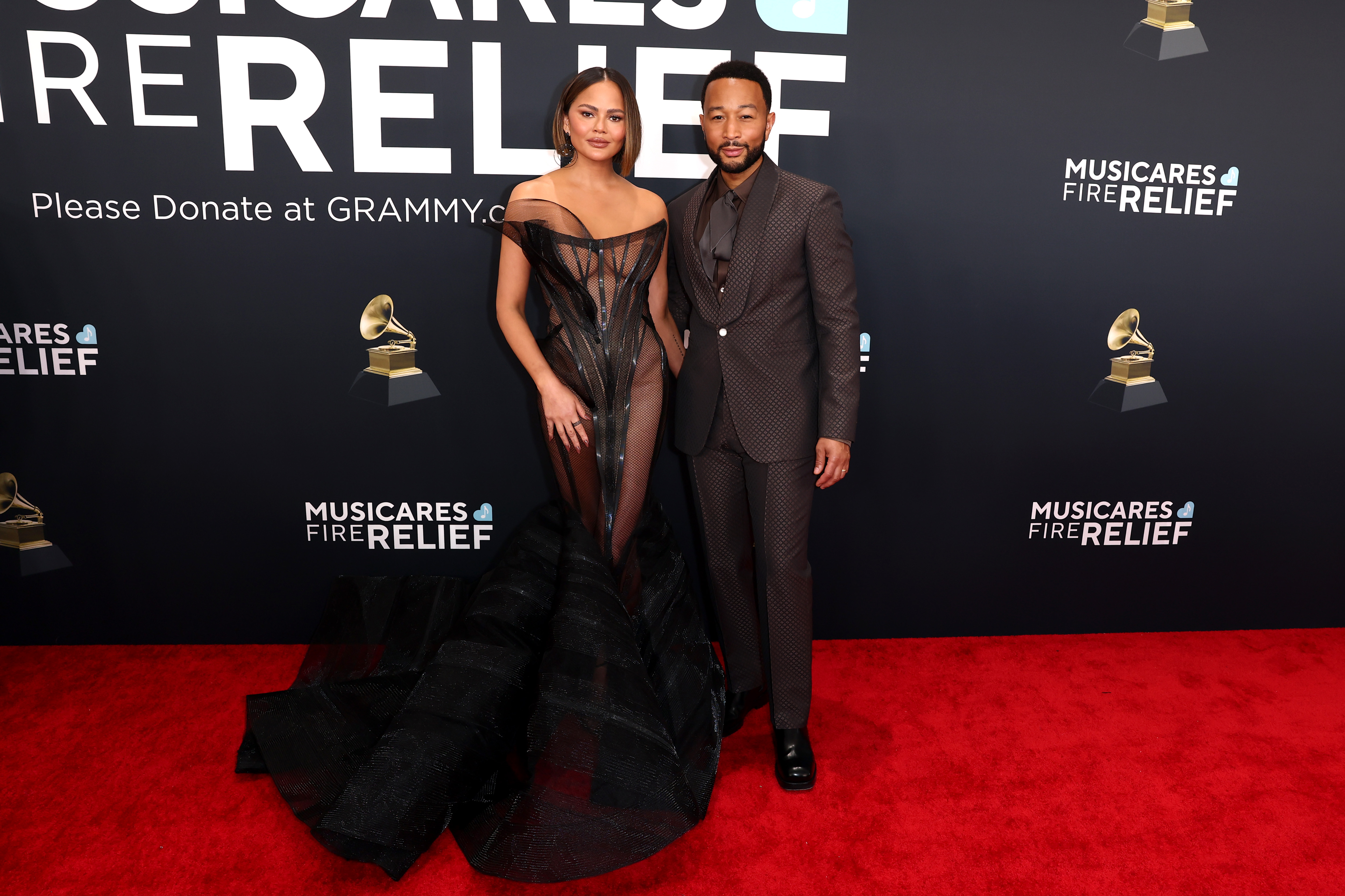 Chrissy Teigen und John Legend kommen am 2. Februar 2025 zur 67. jährlichen Grammy-Verleihung in Los Angeles, Kalifornien. | Quelle: Getty Images