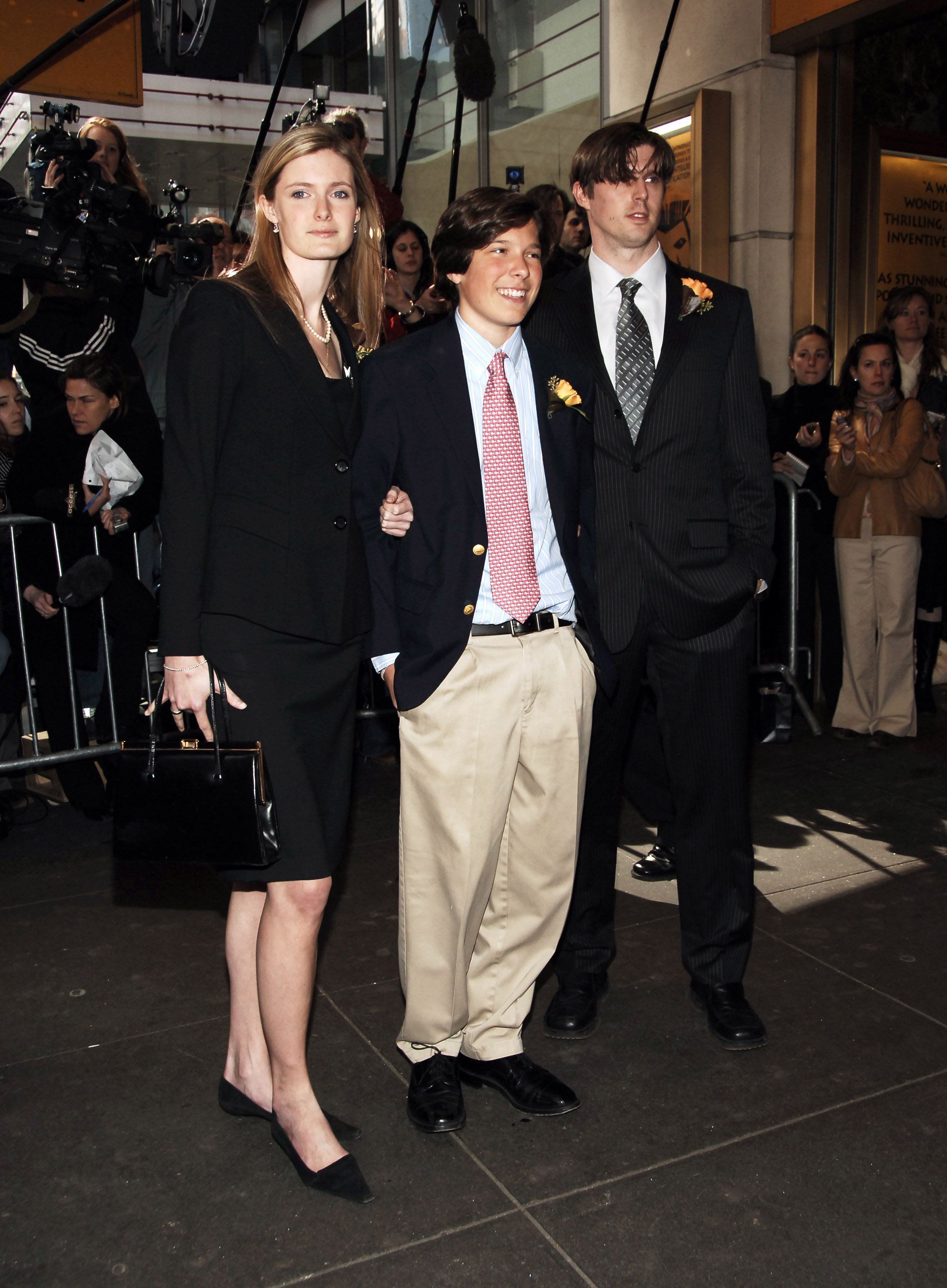 Will Reeve mit seinen Halbgeschwistern Alexandra und Matthew Reeve bei der Gedenkfeier für Dana Reeve, am 10. April 2006 | Quelle: Getty Images