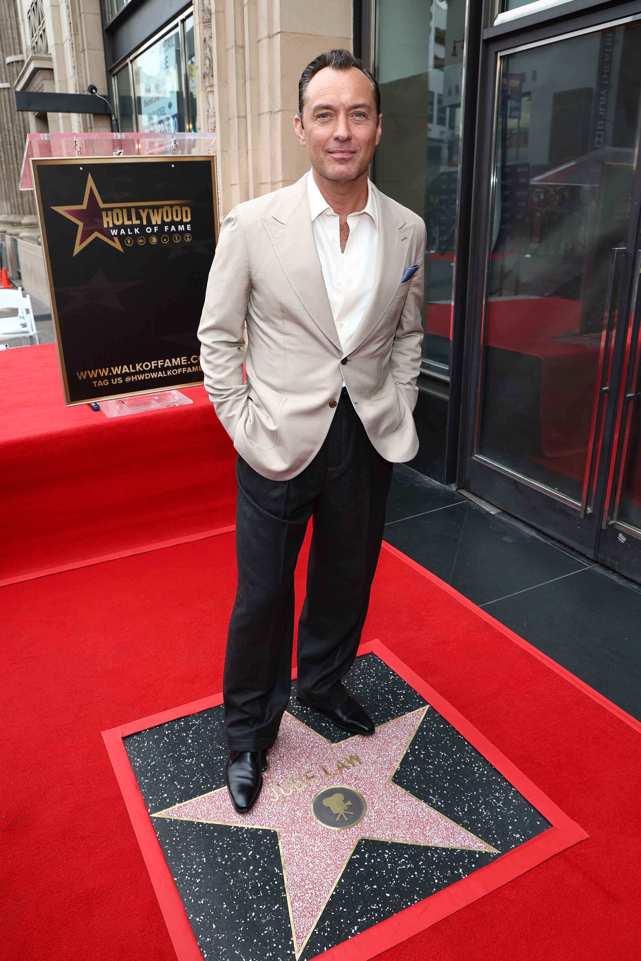 Jude Law bei der Verleihung seines Hollywood Walk of Fame Sterns am 12. Dezember 2024 in Hollywood, Kalifornien | Quelle: Getty Images