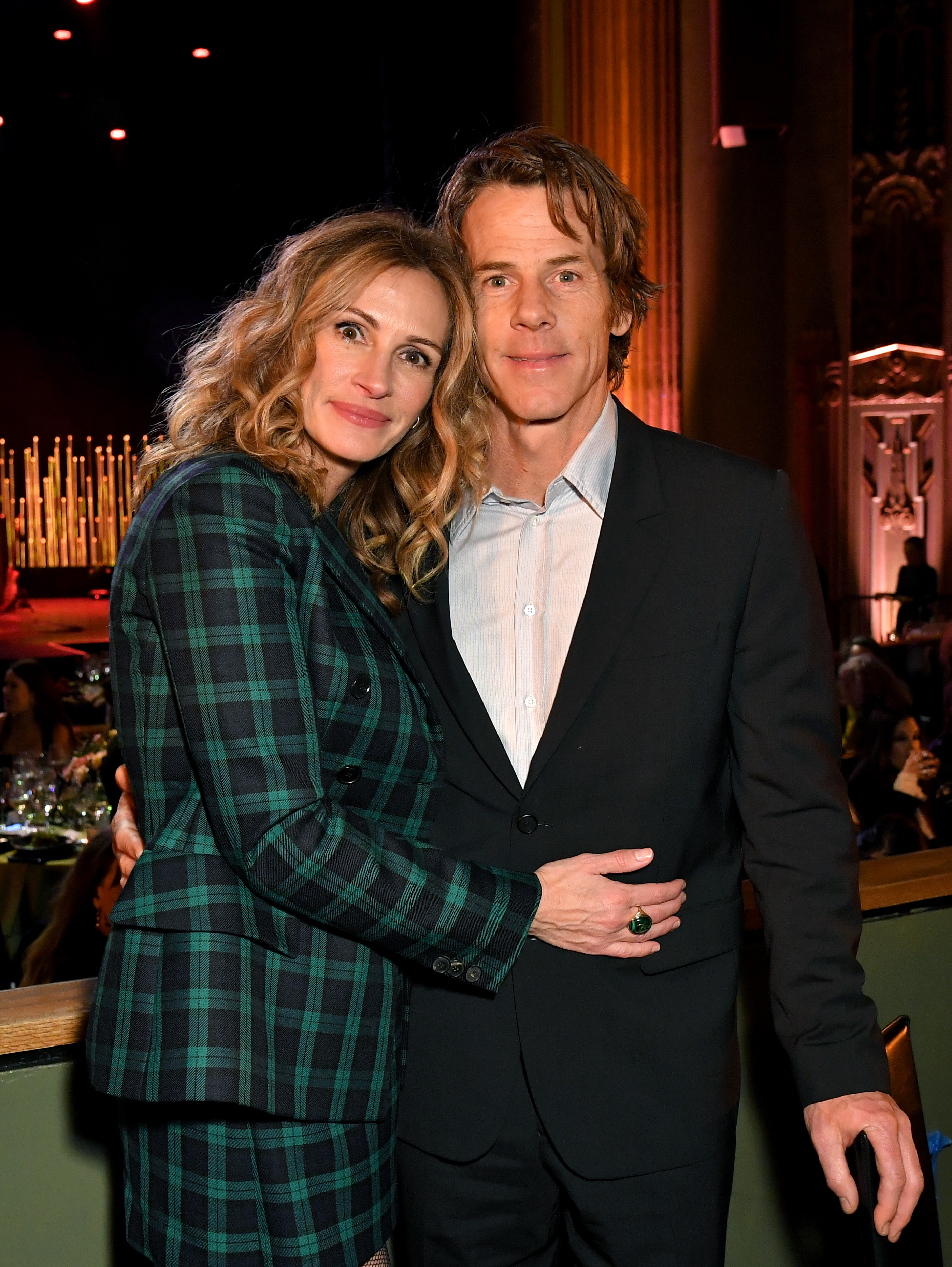 Julia Roberts und Danny Moder bei Sean Penns 10th Anniversary Gala zugunsten von CORE in Los Angeles am 15. Januar 2020 | Quelle: Getty Images