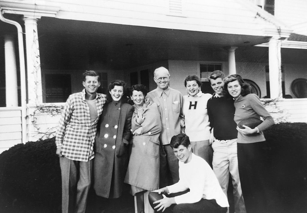 Die Kennedy-Familie im Porträt, 1948 | Quelle: Getty Images