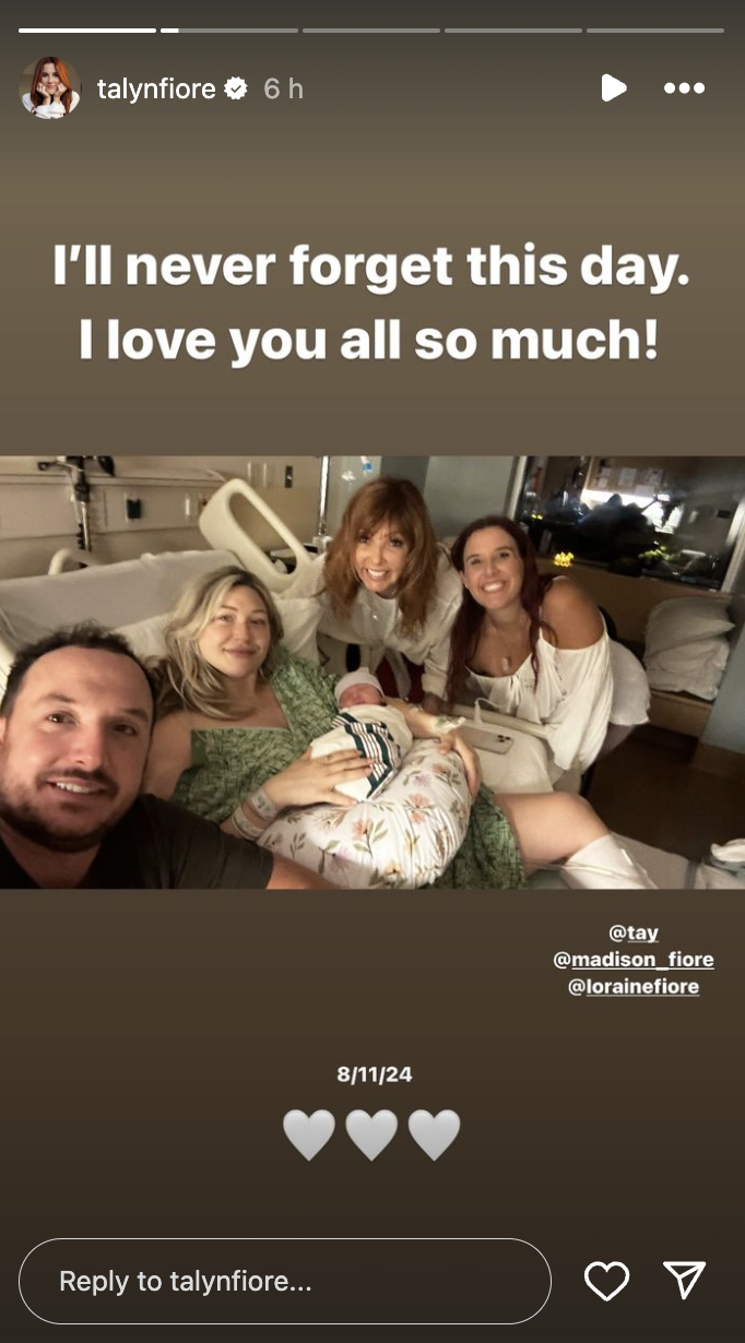 Ein Foto von Taylor und ihrer Familie, gepostet am 13. August 2024 | Quelle: Instagram/talynfiore