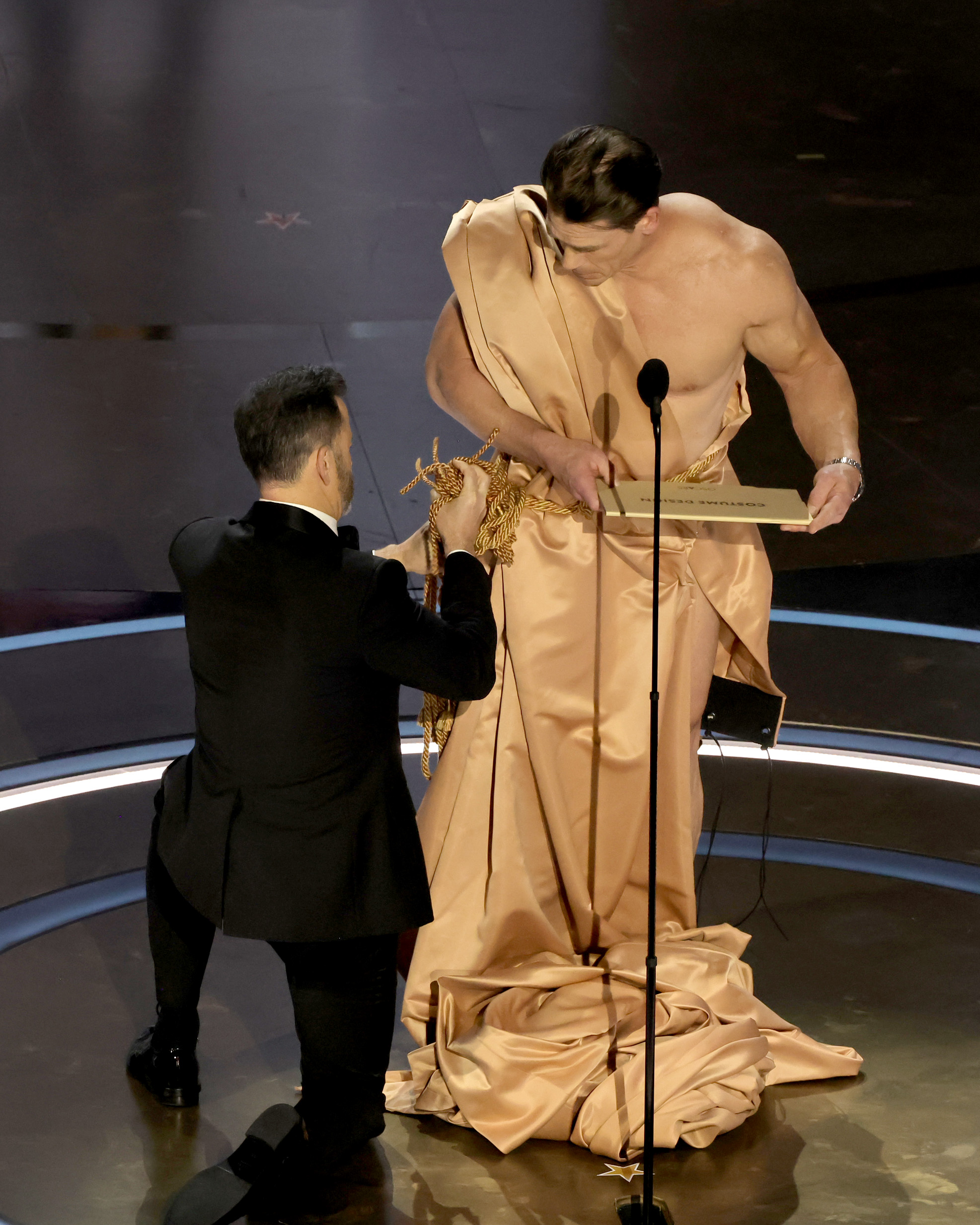 Jimmy Kimmel and John Cena während der 96th Annual Academy Awards im Dolby Theatre am 10. März 2024 in Hollywood, Kalifornien | Quelle: Getty Images