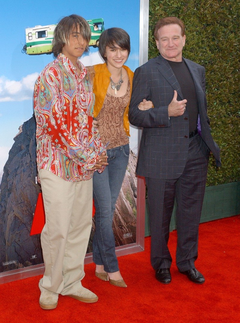 Robin Williams, Tochter Zelda und Sohn Cody bei der "RV"-Premiere in Los Angeles - Ankünfte im Mann Village Theatre in Westwood, Kalifornien | Quelle: Getty Images