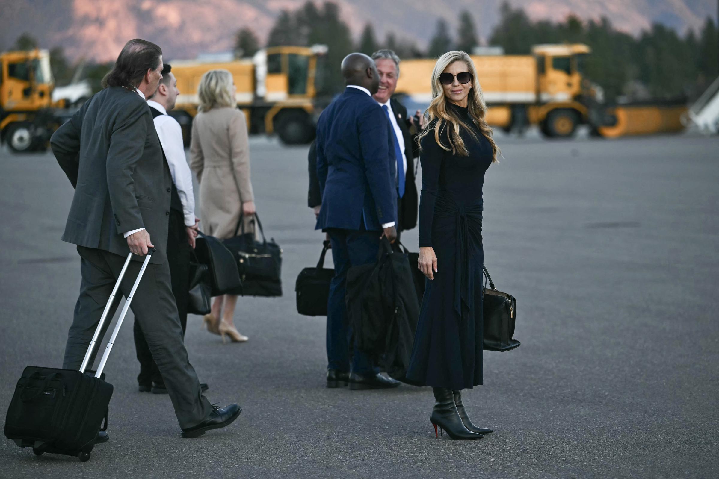 Die Alaska-Reise fand statt, während Trump im Vorfeld der Zwischenwahlen im November 2026 Wahlkampf betrieb, und gab Zacharia einen ersten Vorgeschmack auf den anspruchsvollen Reiseplan, der mit ihrer neuen Rolle einherging. | Quelle: Getty Images.