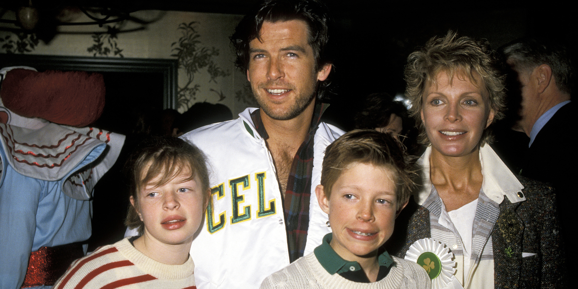 Pierce Brosnan, Cassandra Harris, Christopher Harris und Charlotte Harris | Quelle: Getty Images