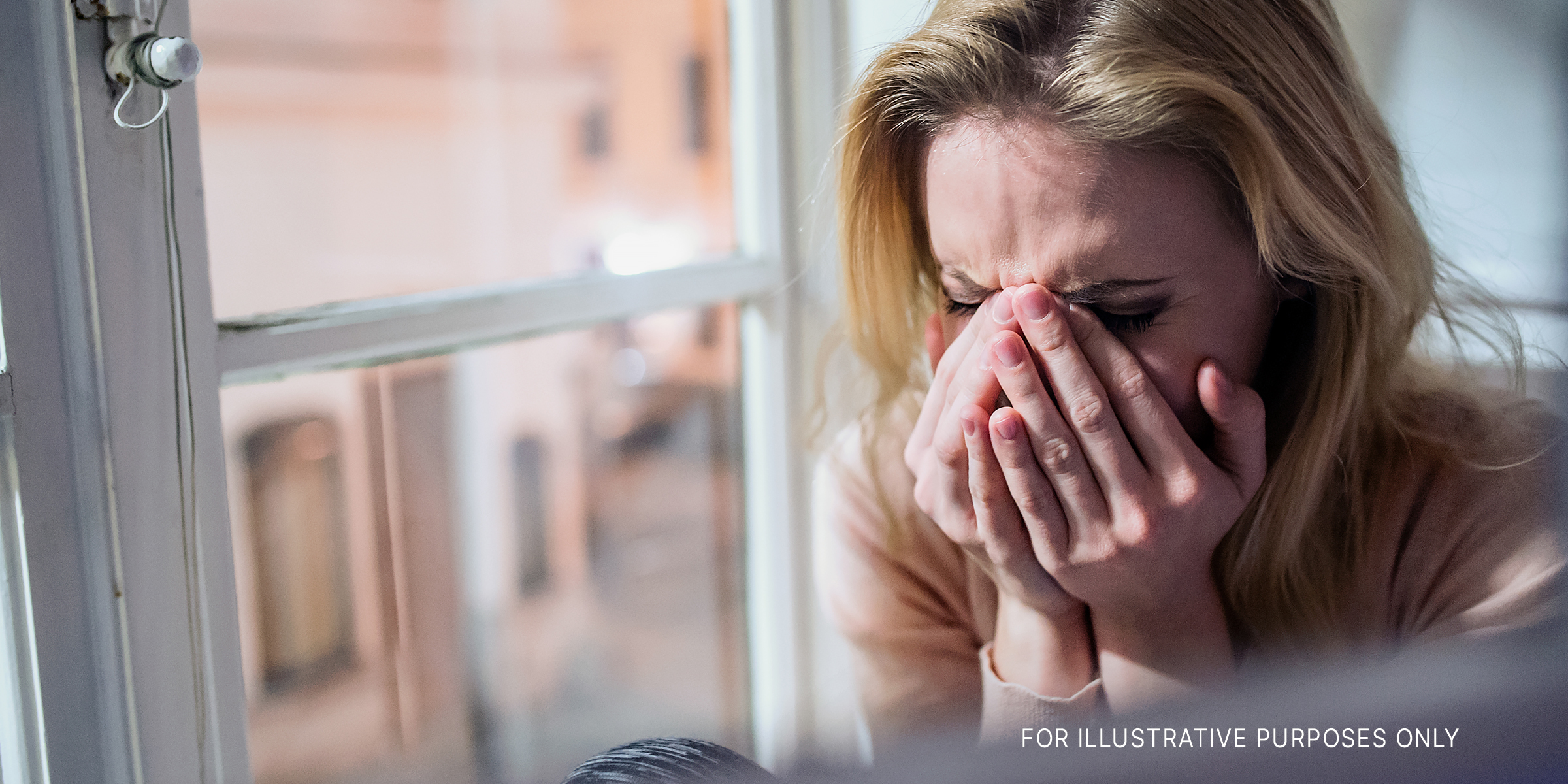 Eine weinende Frau | Quelle: Shutterstock