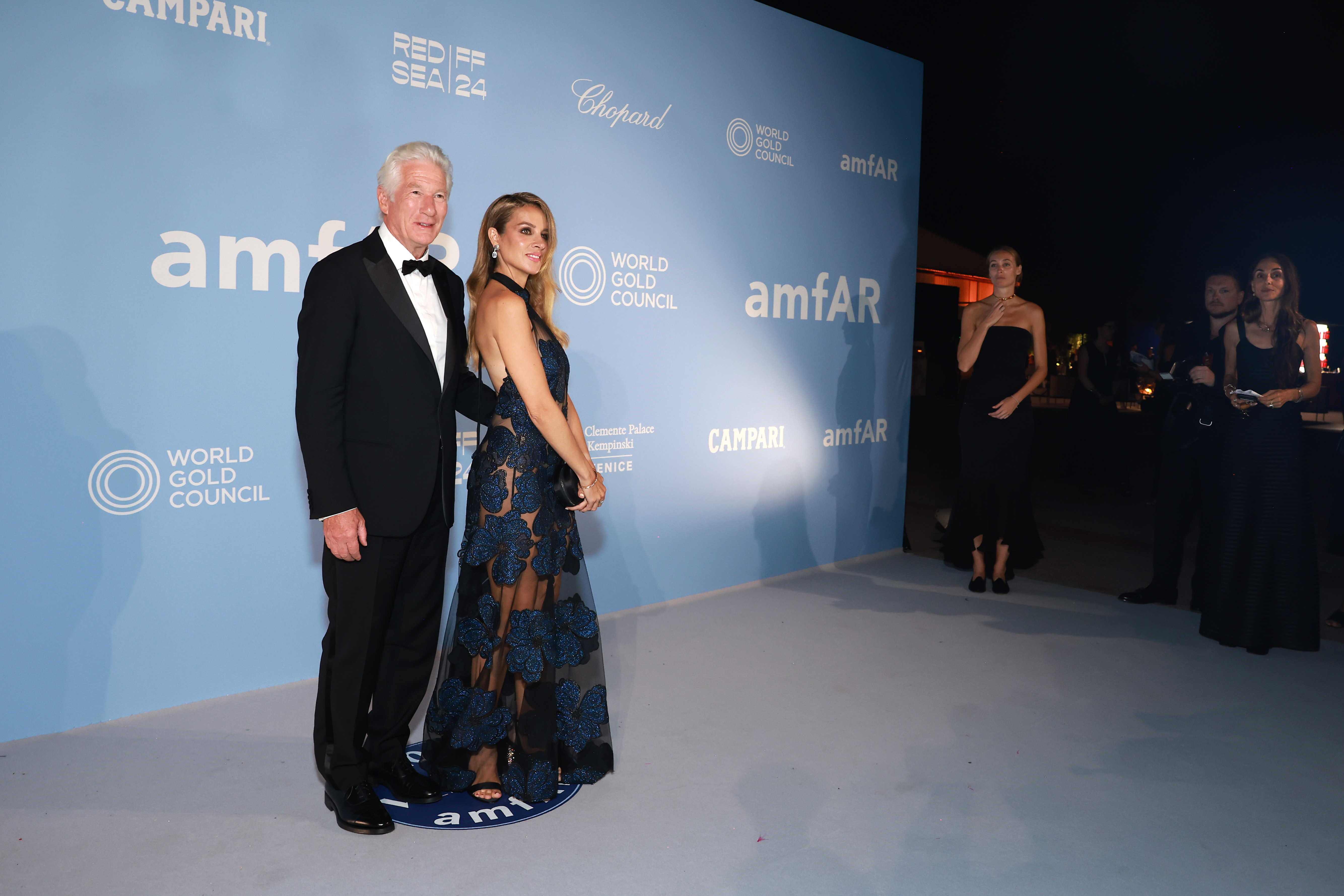 Richard Gere und Alejandra Silva | Quelle: Getty Images