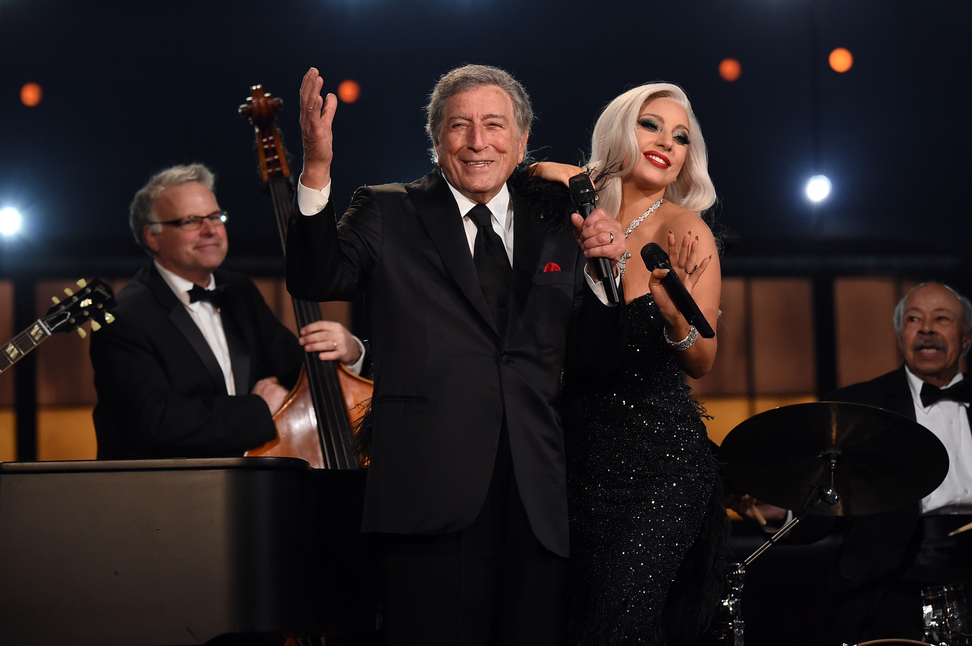 Tony Bennett und Lady Gaga treten bei den 57th Annual GRAMMY Awards am 8. Februar 2015 in Los Angeles, Kalifornien, auf. | Quelle: Getty Images