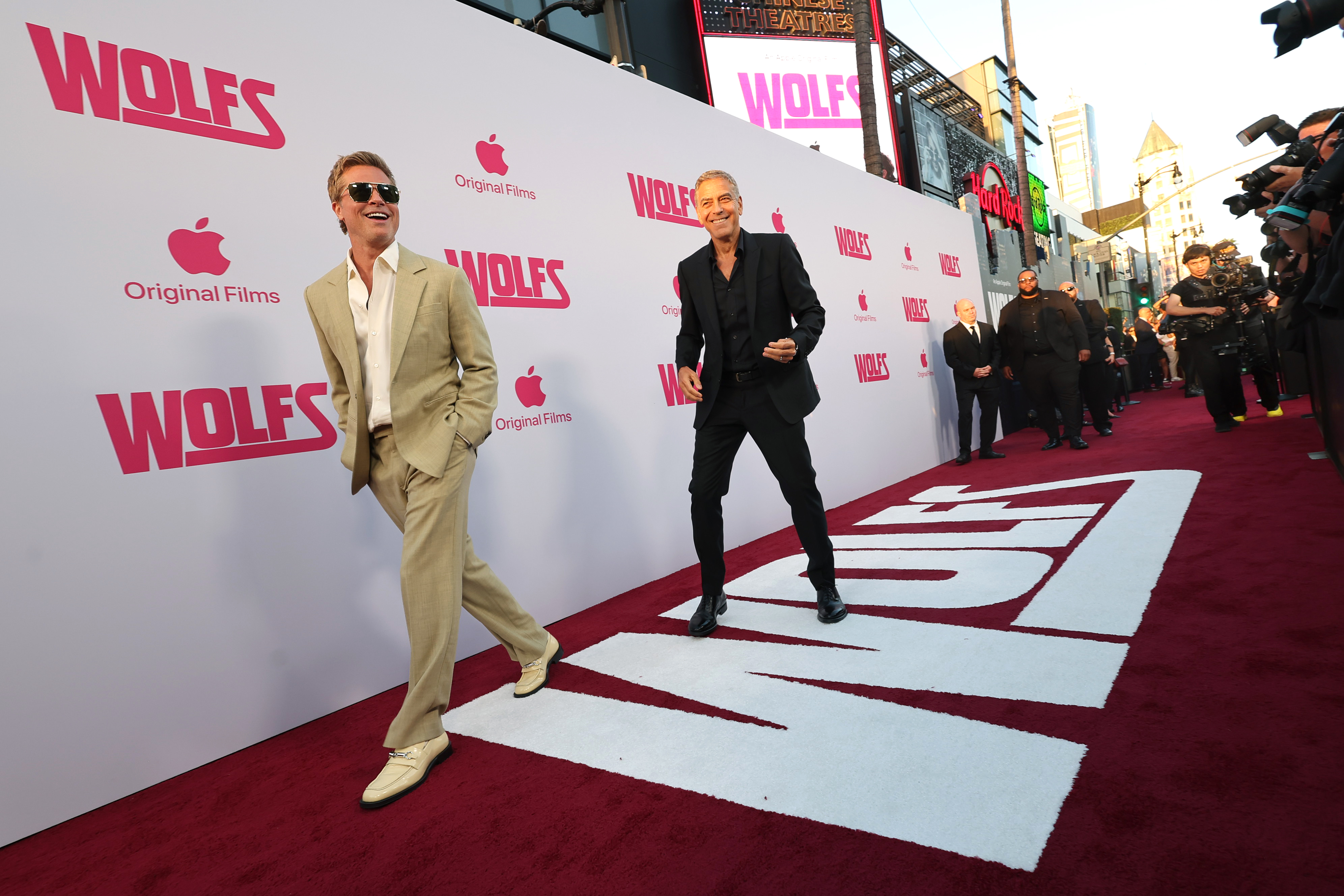 Brad Pitt und George Clooney besuchen die US-Premiere von "Wolfs" von Apple Original Films im TCL Chinese Theatre am 18. September 2024 in Hollywood, Kalifornien