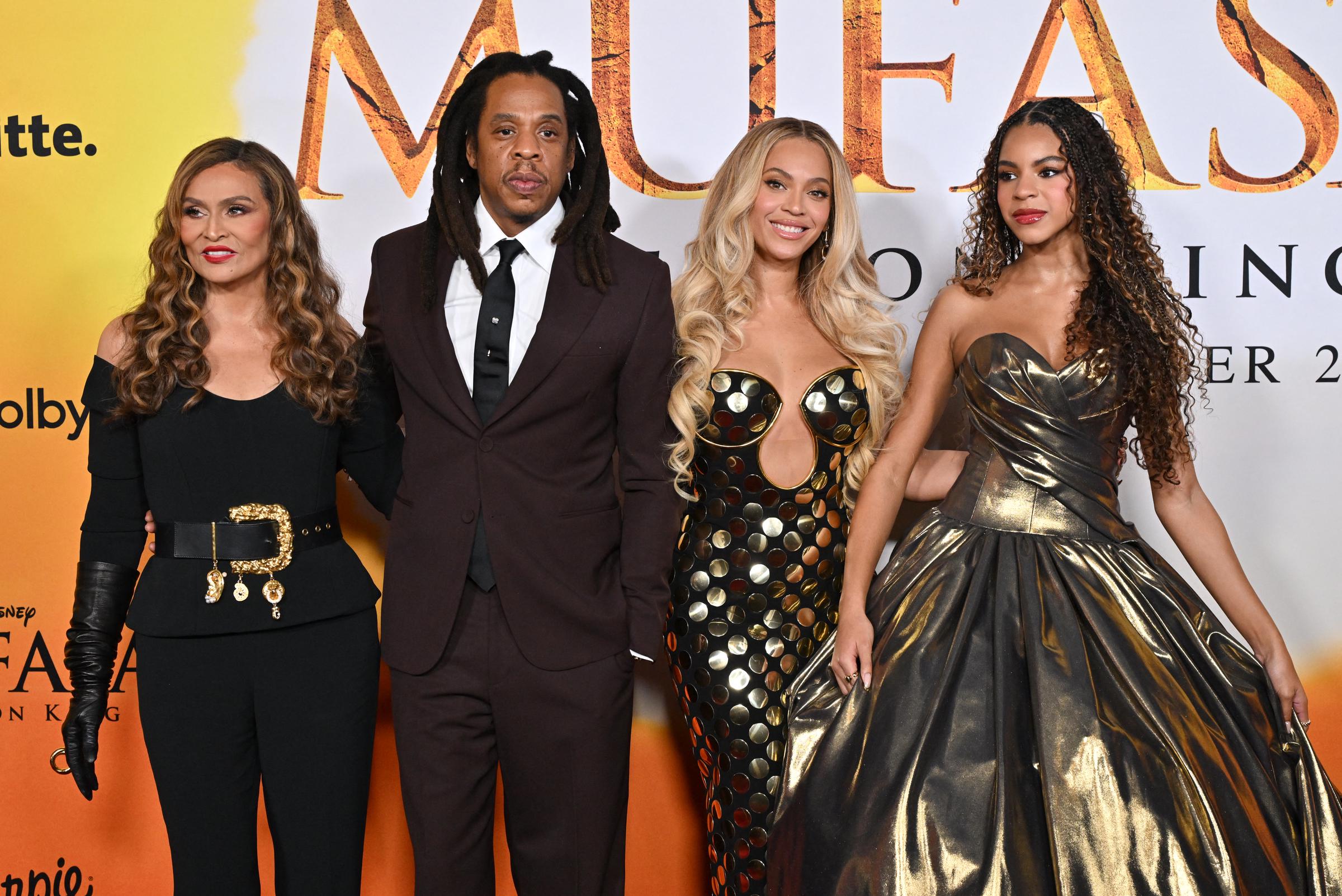 Tina Knowles, Jay-Z, Beyoncé und Blue Ivy Carter besuchen die Weltpremiere von Disneys "Mufasa: The Lion King" im Dolby Theatre am 9. Dezember 2024 | Quelle: Getty Images