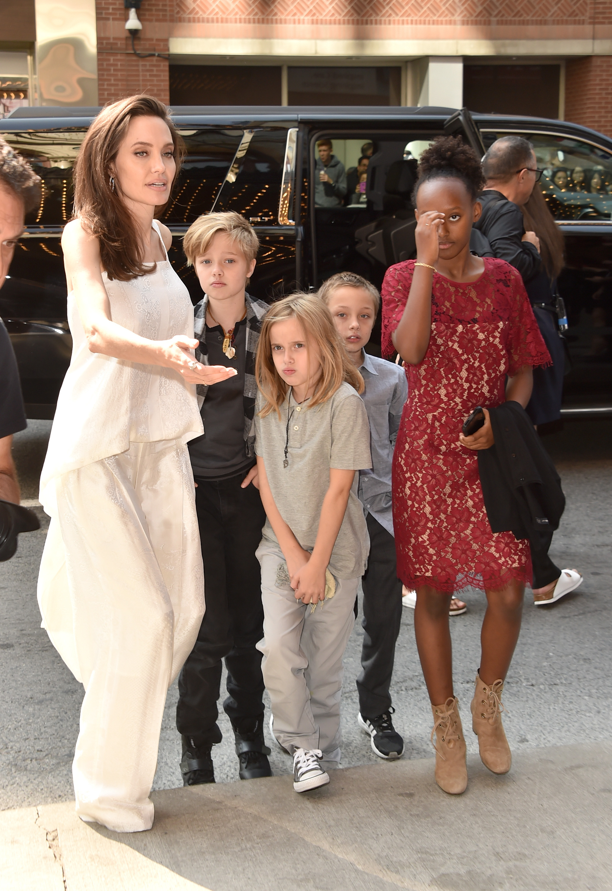 Angelina Jolie und ihre Kinder Shiloh, Vivienne, Knox und Zahara besuchen die Premiere von "The Breadwinner" auf dem Toronto International Film Festival 2017 in Toronto, Kanada am 10. September 2017. | Quelle: Getty Images